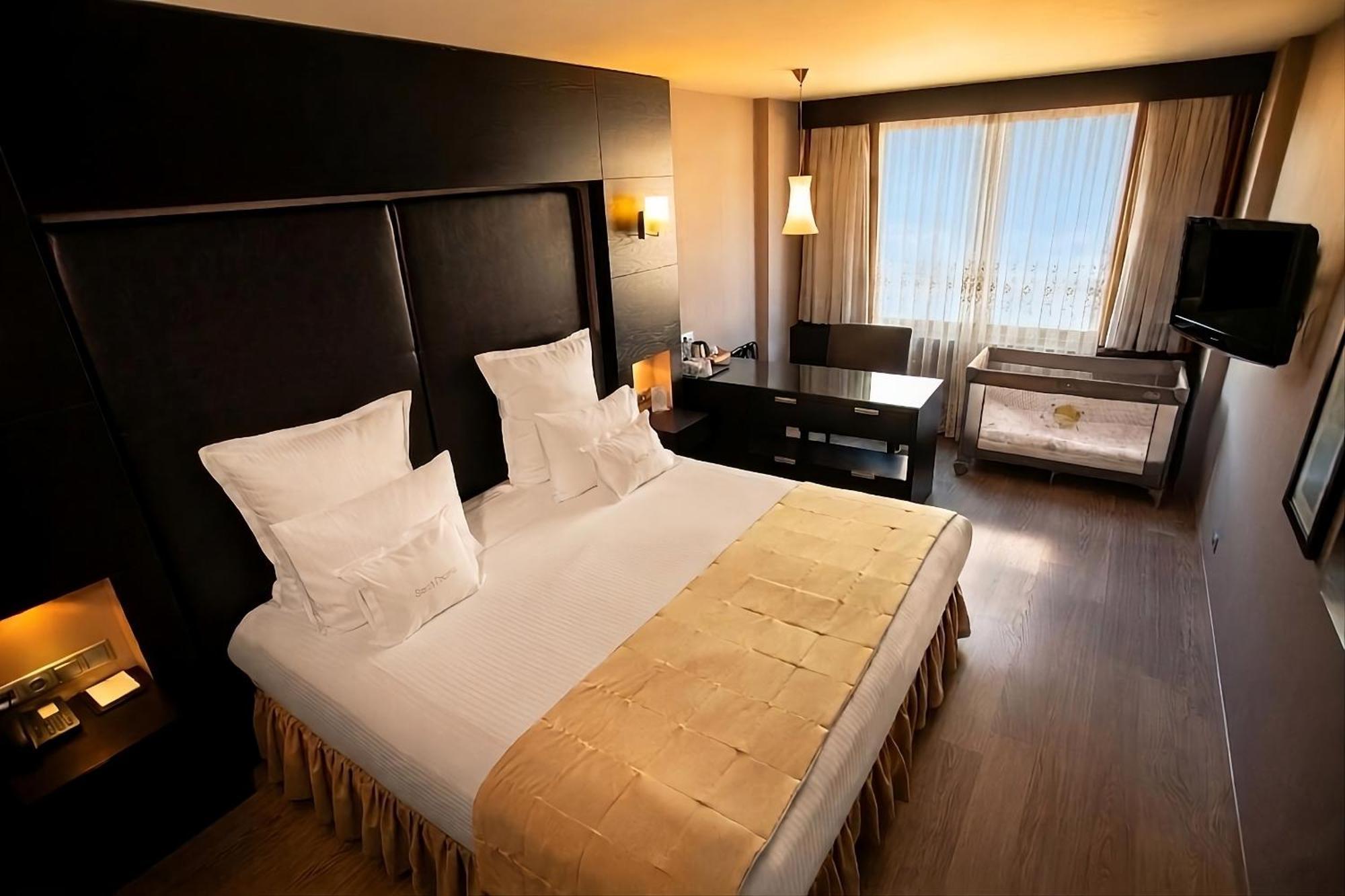Standard Deluxe Room City View