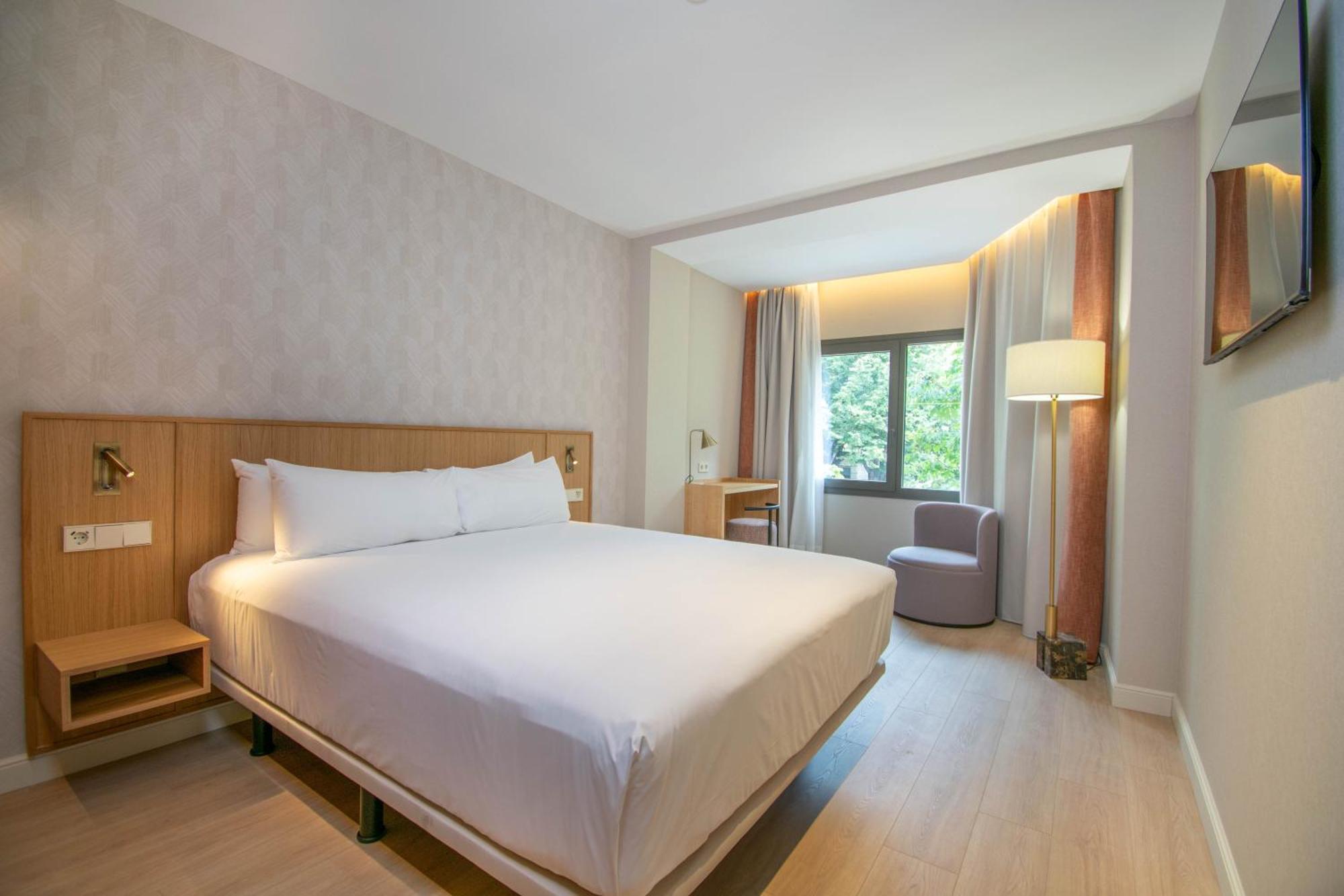 Queen Room,1770478371:JPEG