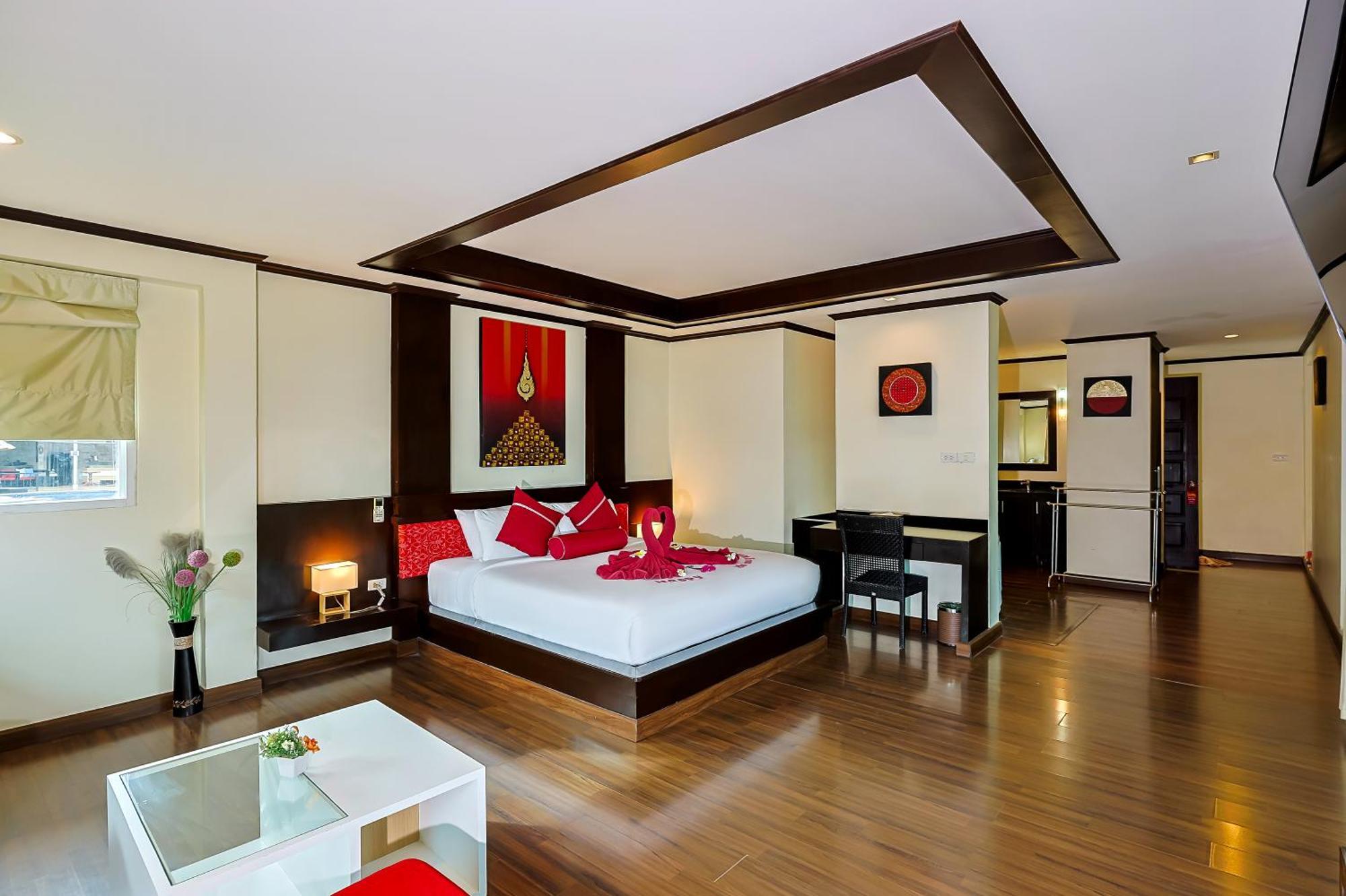Superior Honeymoon Suite,1770478800:JPEG