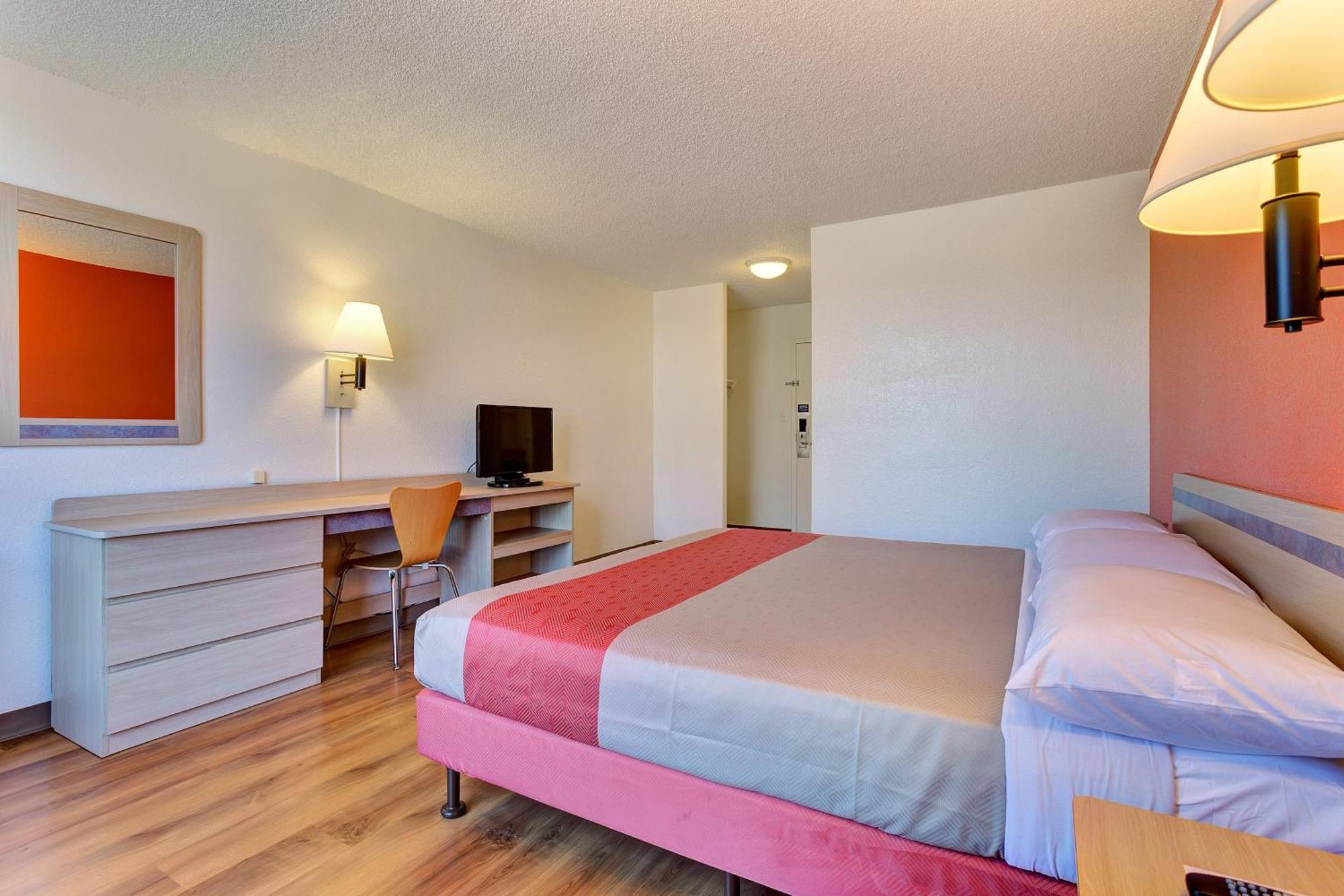 1 King Bed |Near San Carlos Airport