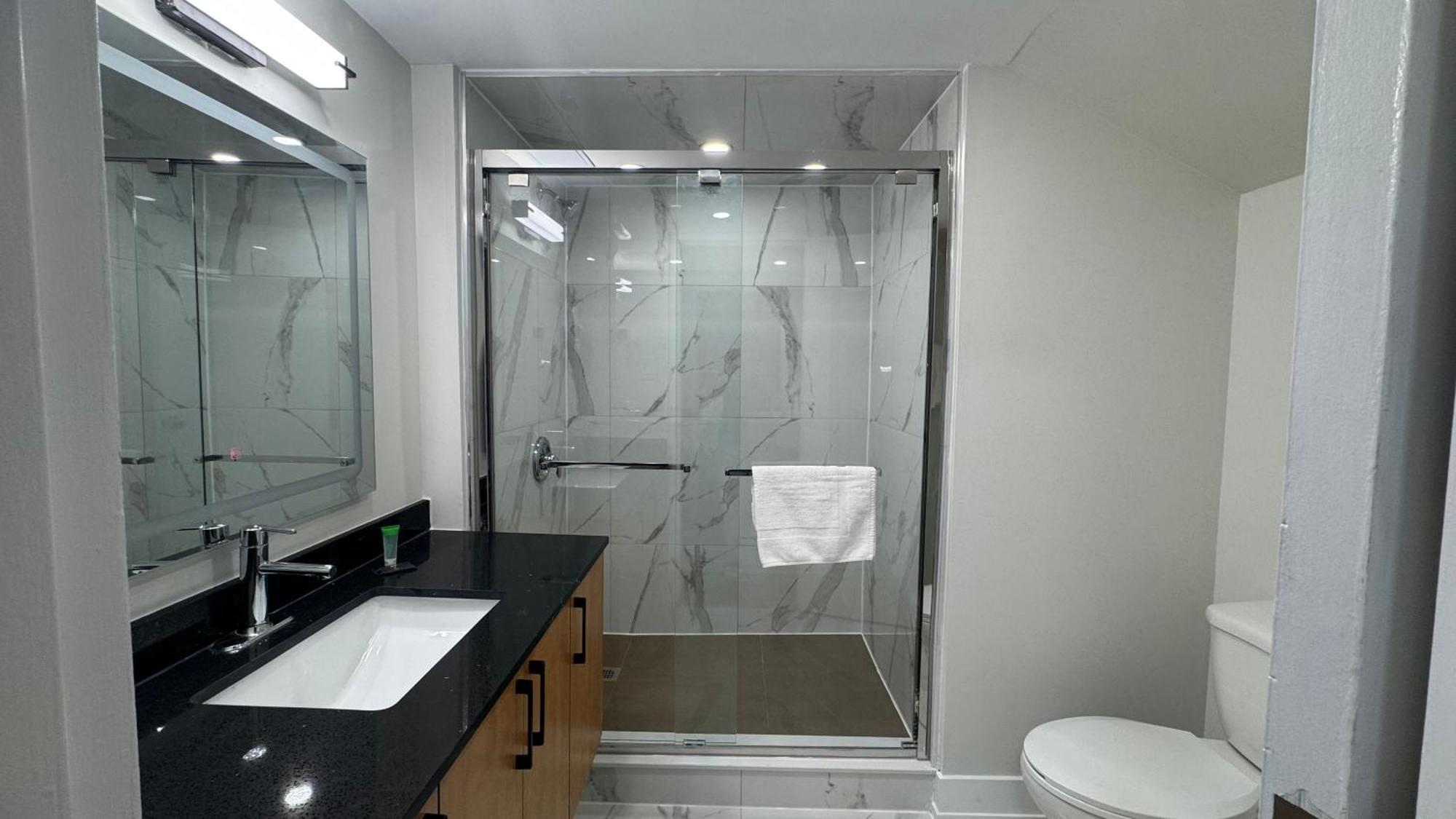 Queen Suite Spa Bath