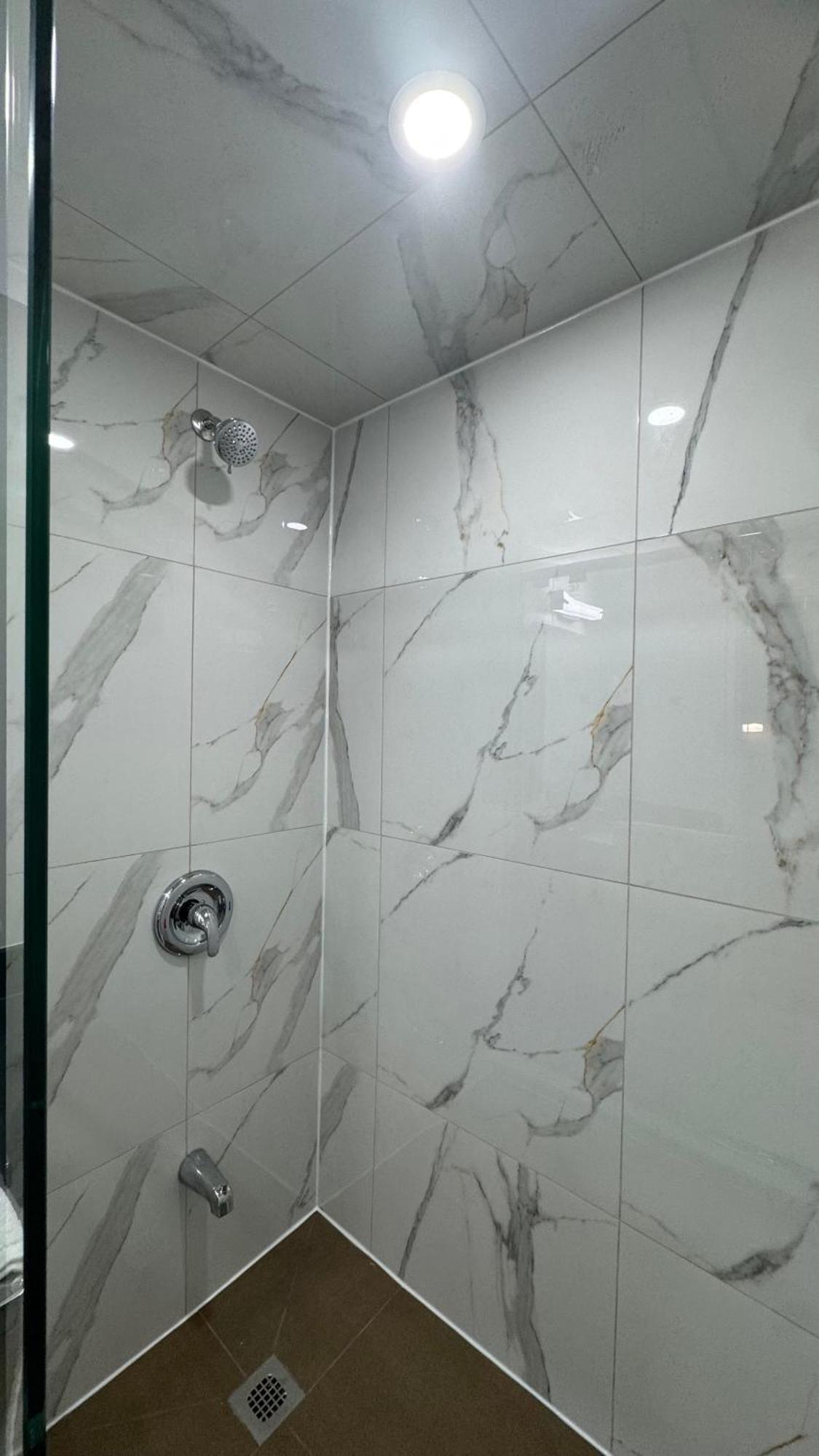 Queen Suite Spa Bath