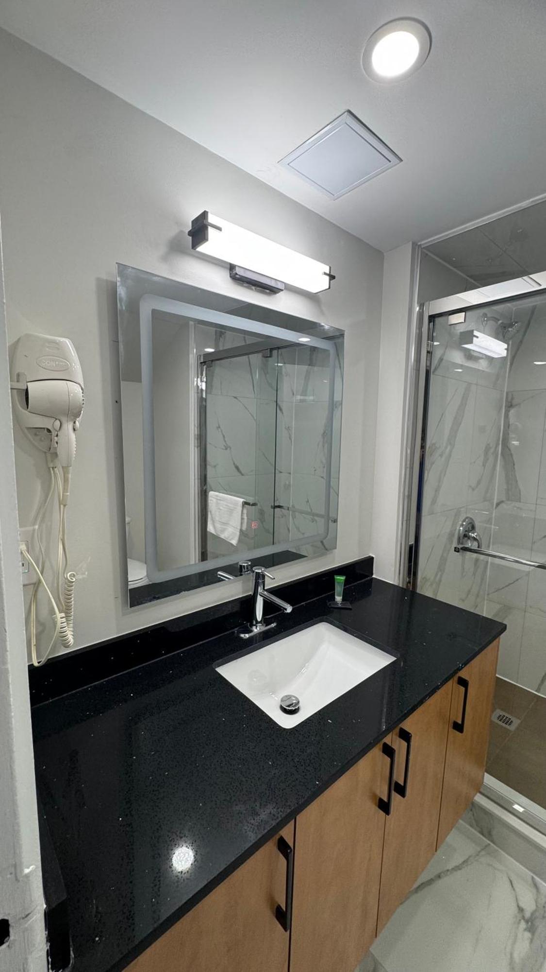 Queen Suite Spa Bath