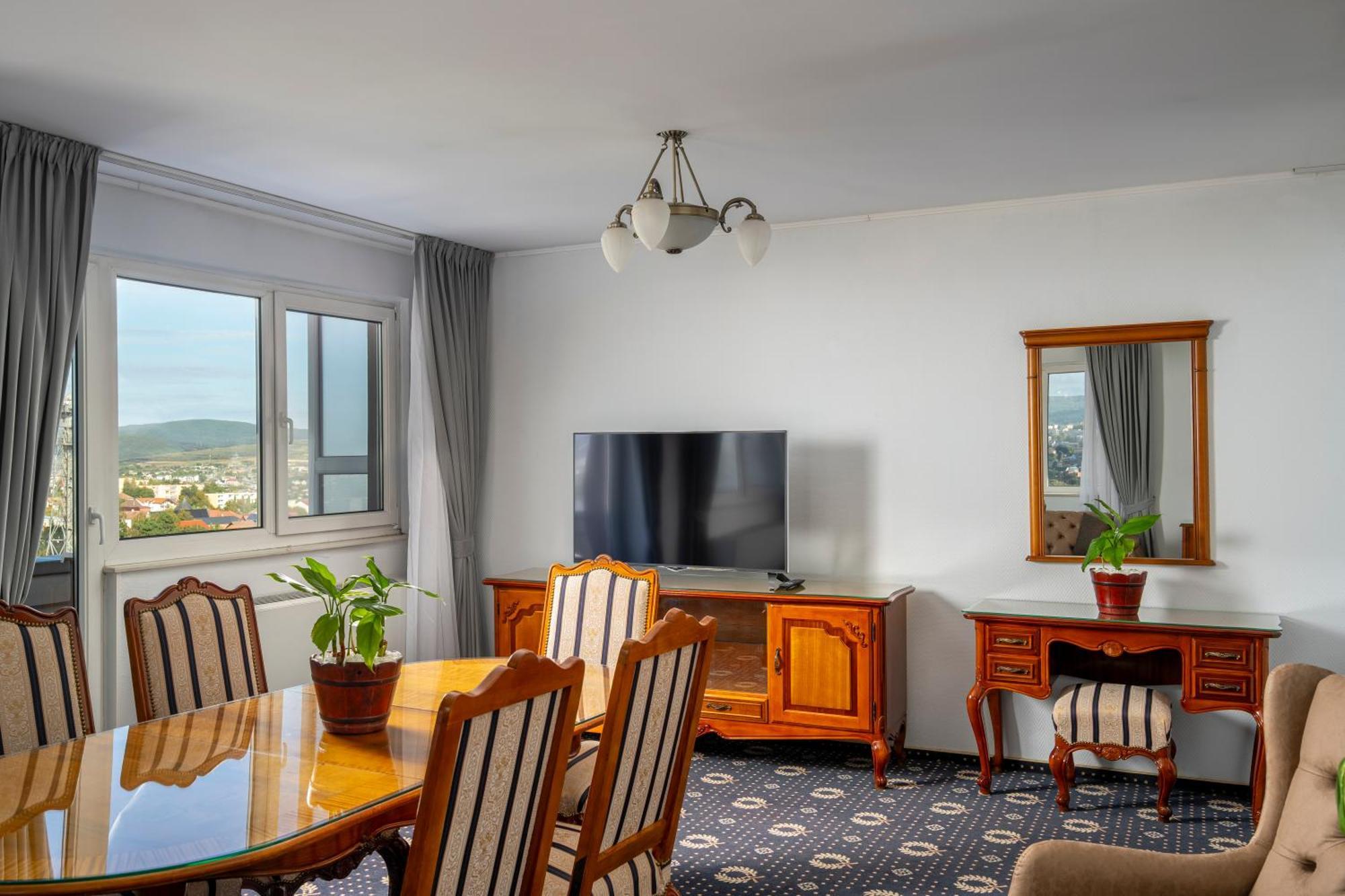 One-Bedroom Suite