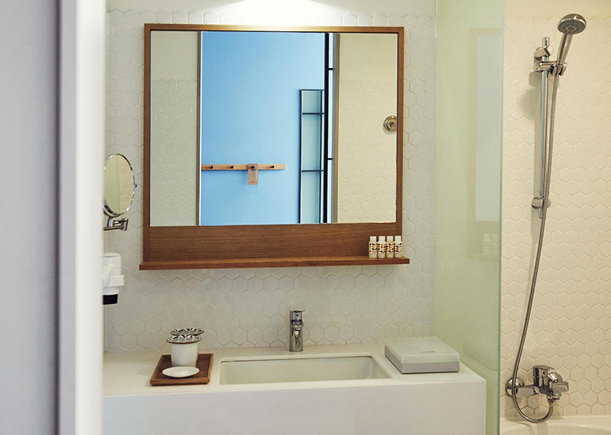 East Double Bath,1769539521:JPEG