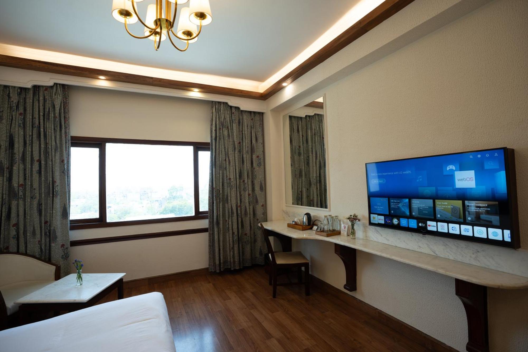 Deluxe King Room