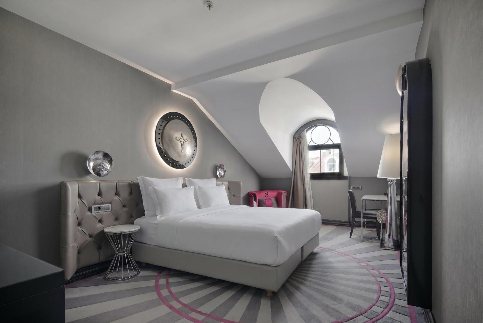 Deluxe Attic Room