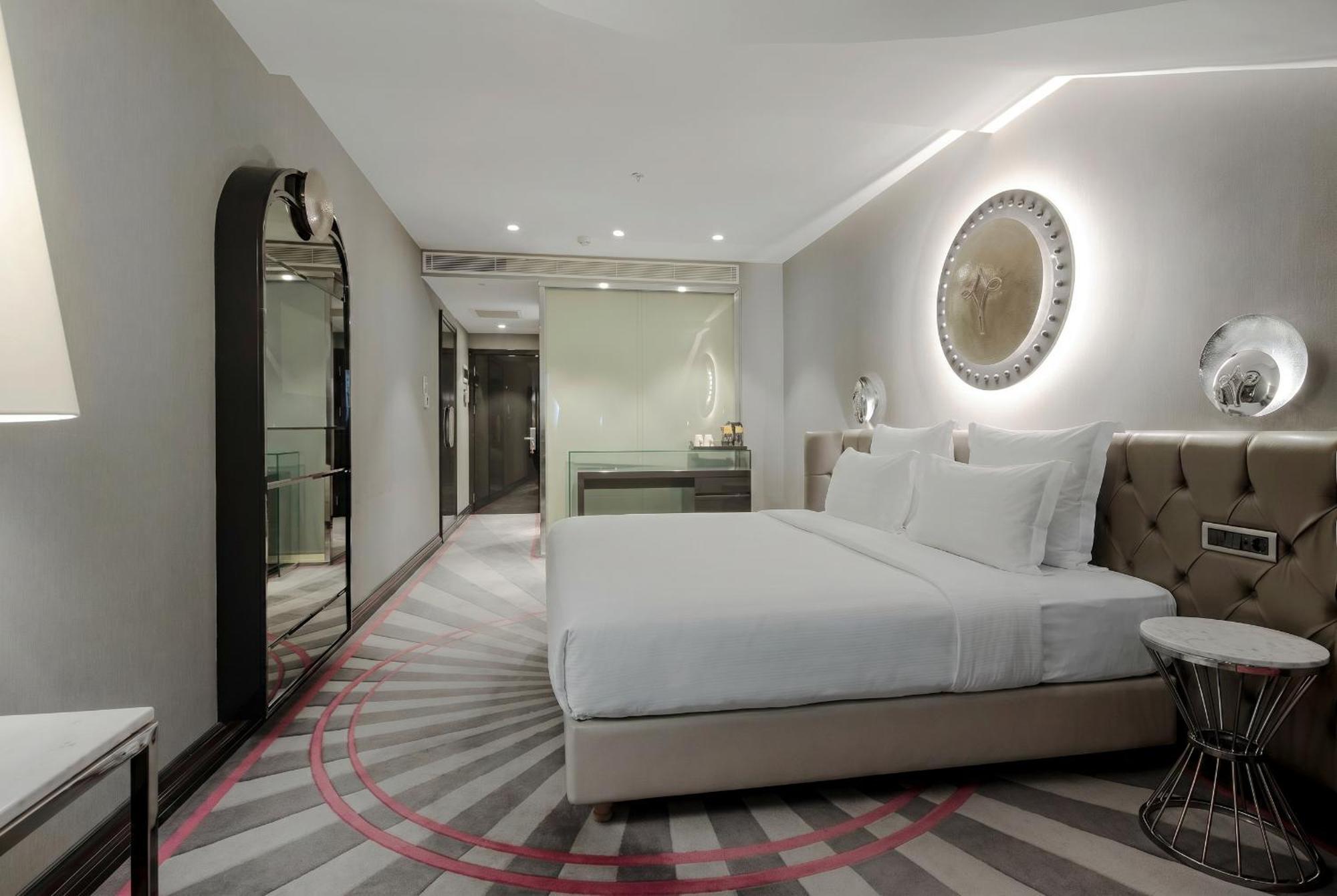 Deluxe Attic Room