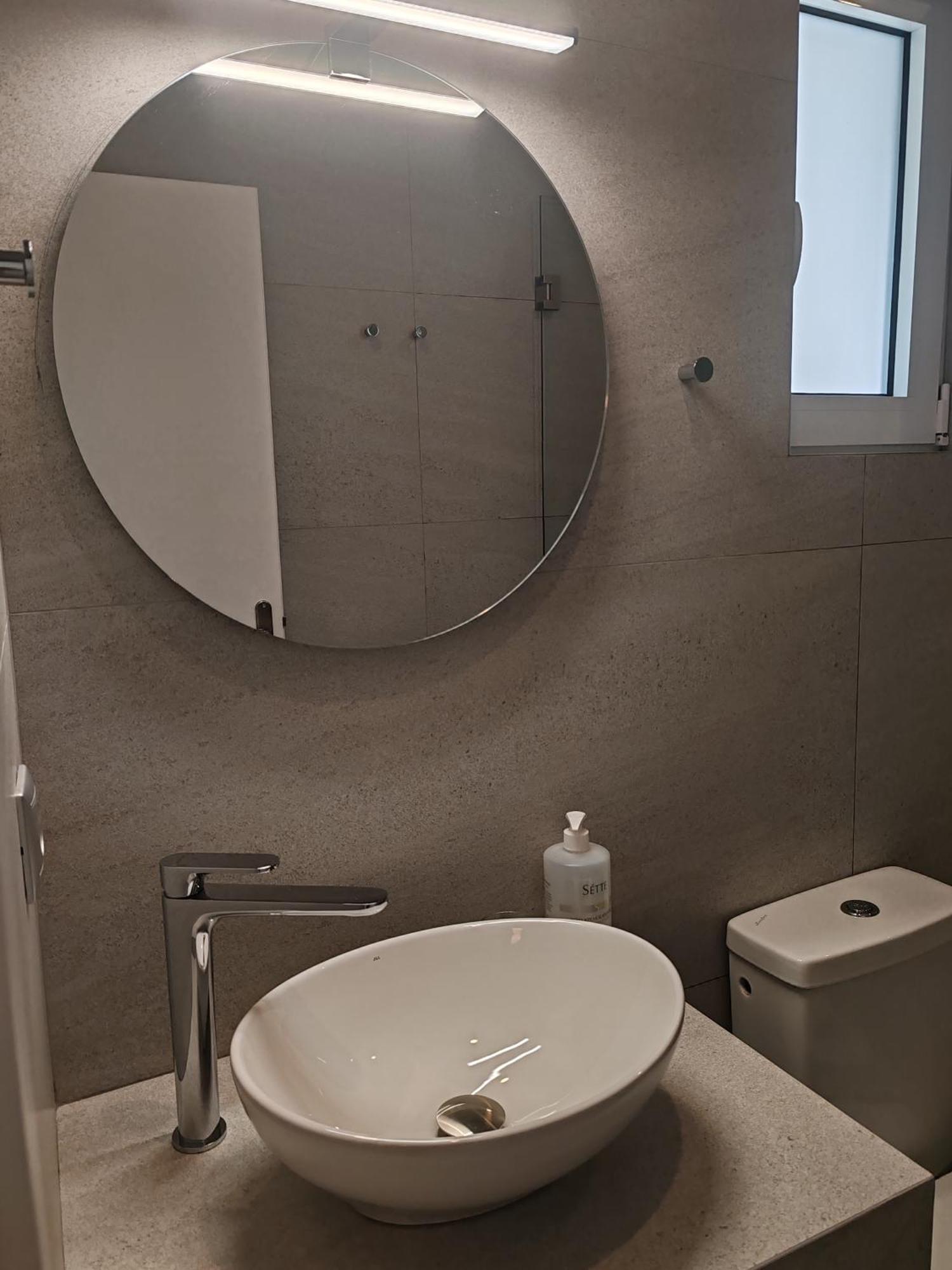 Apartamento de 2 Quartos com Varanda