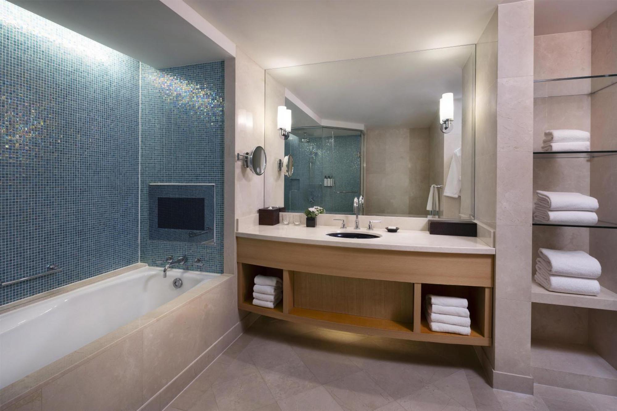 Grand King Suite