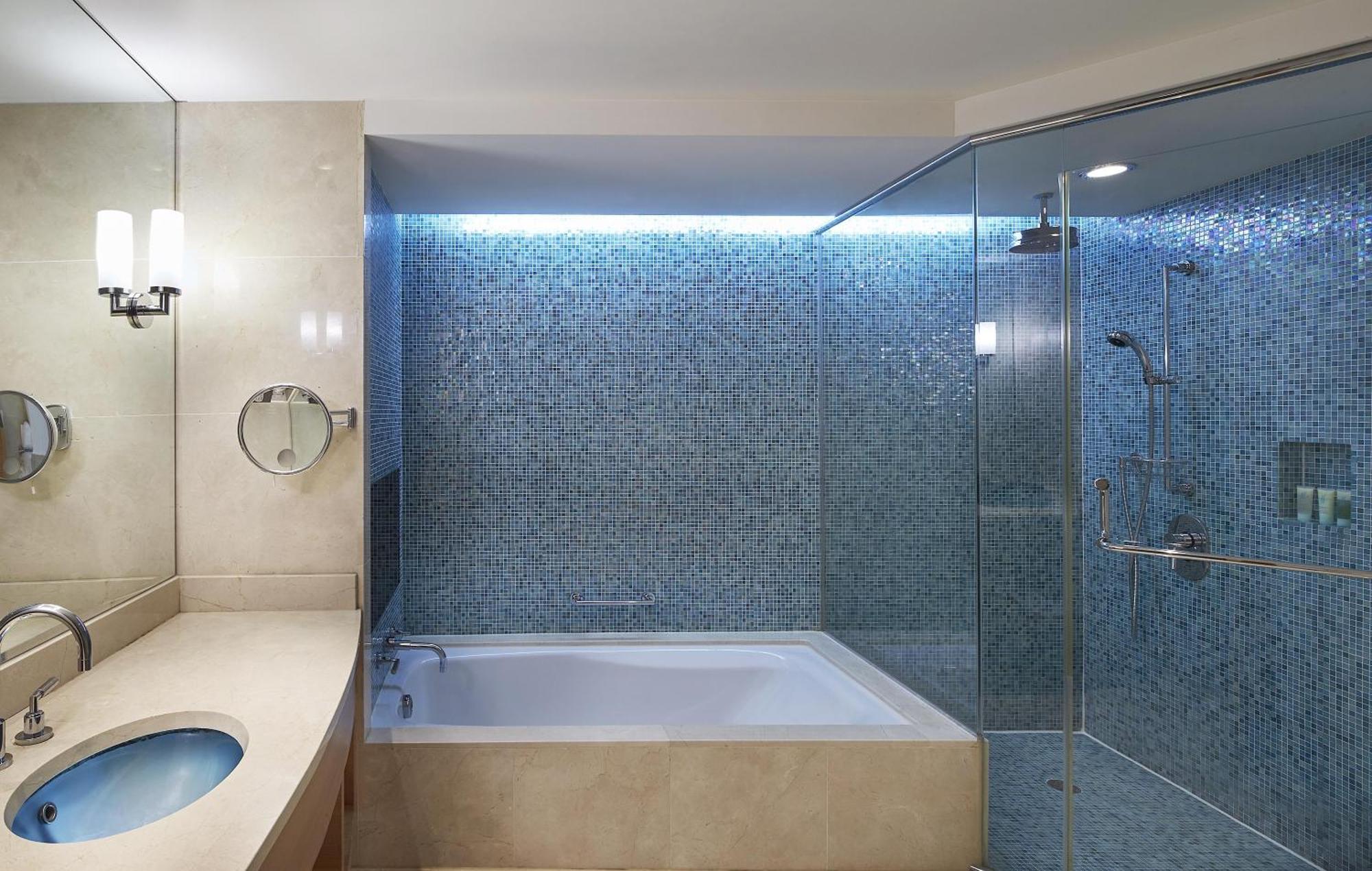 Grand King Suite