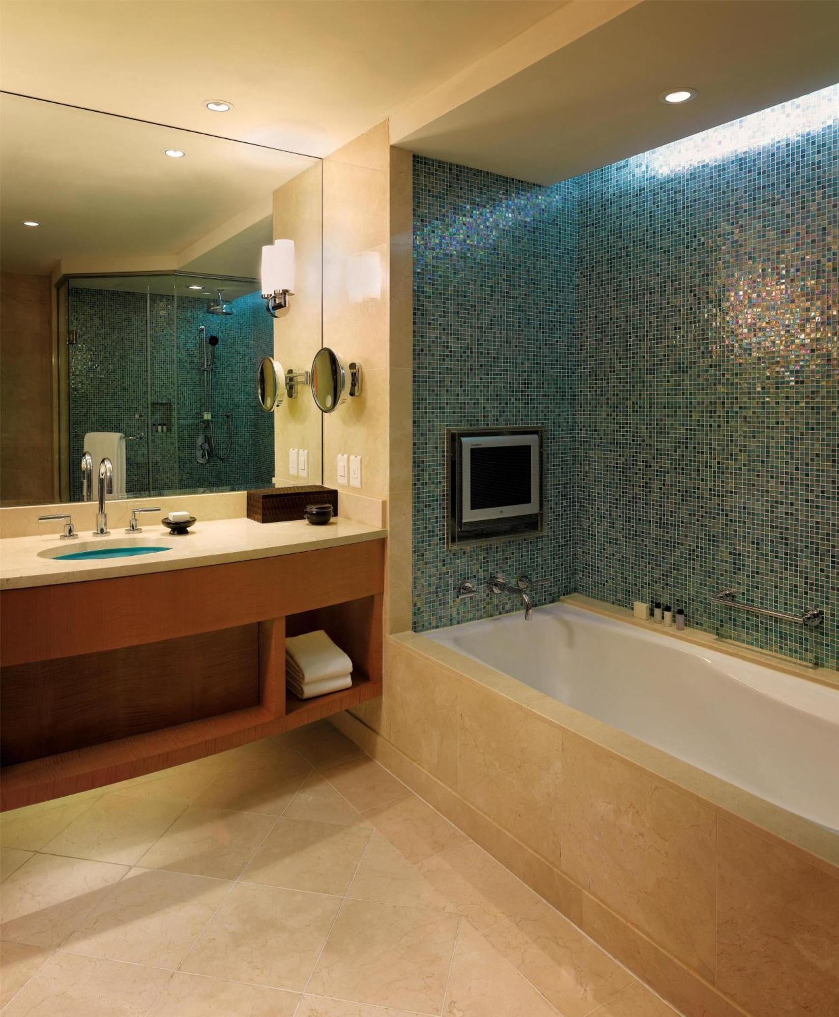 Grand King Suite