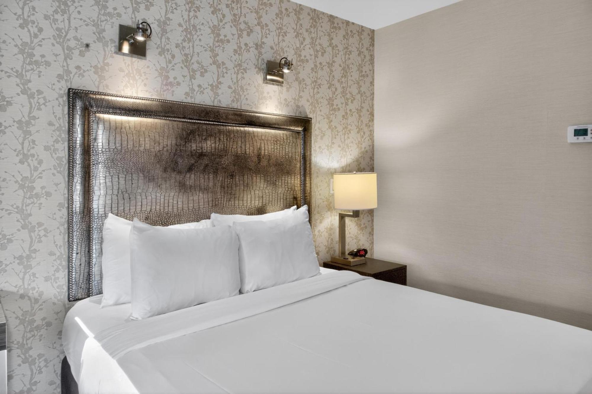 Queen Room Non-Smoking