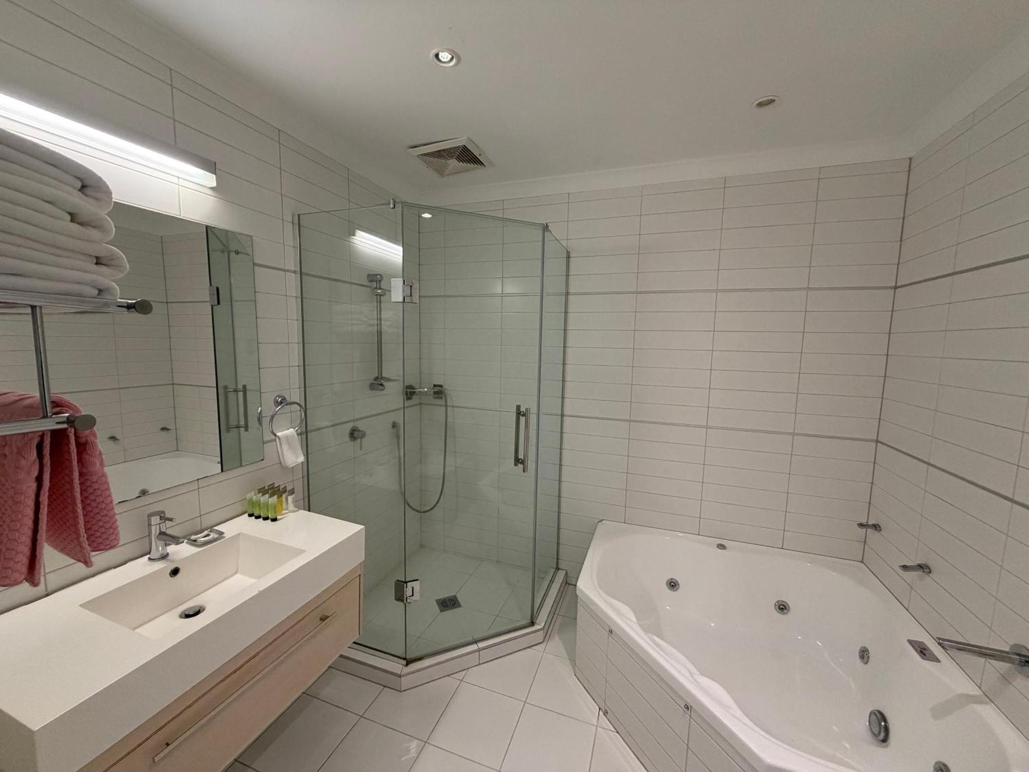 Studio Spa Bath
