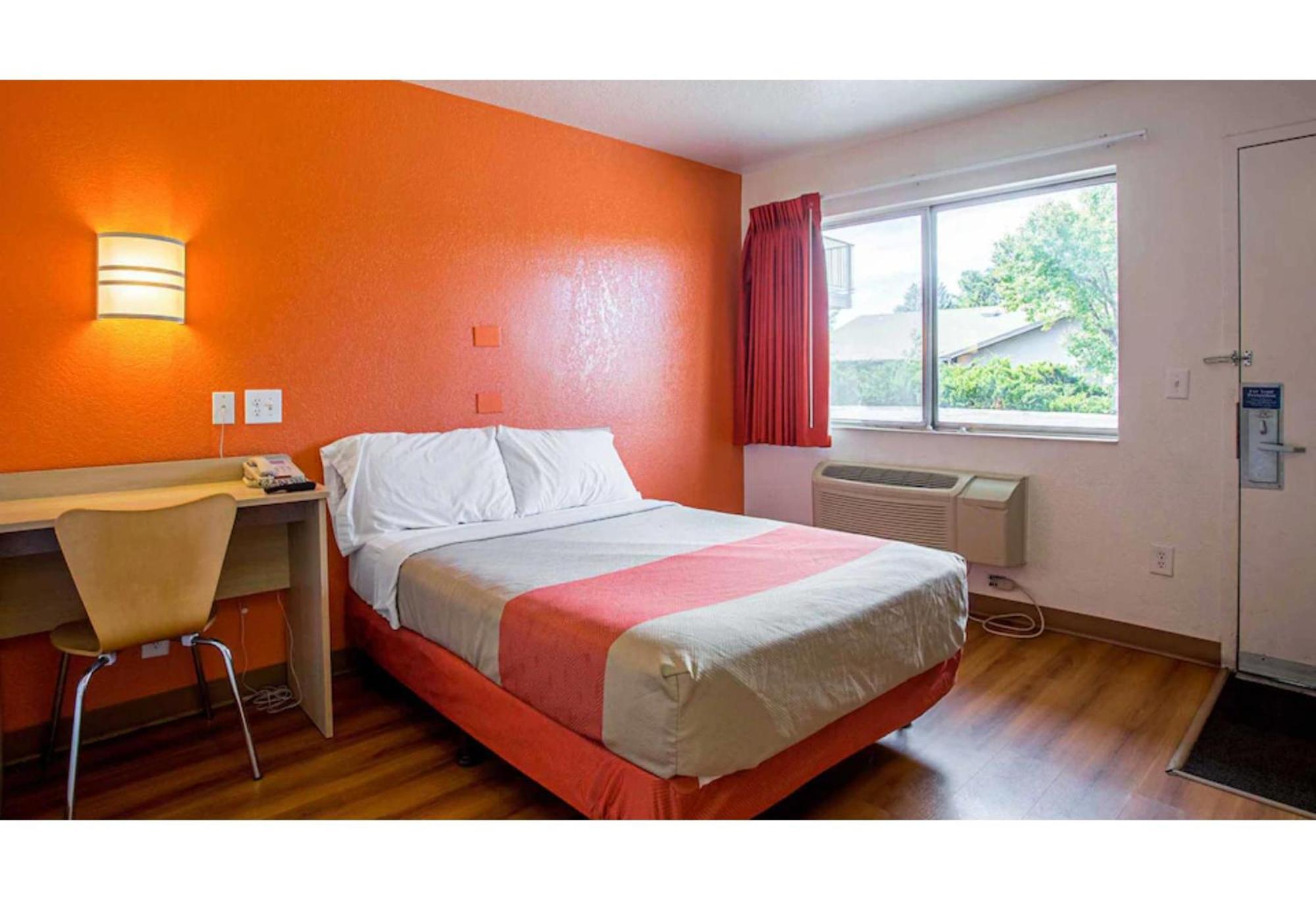 Standard Queen Room