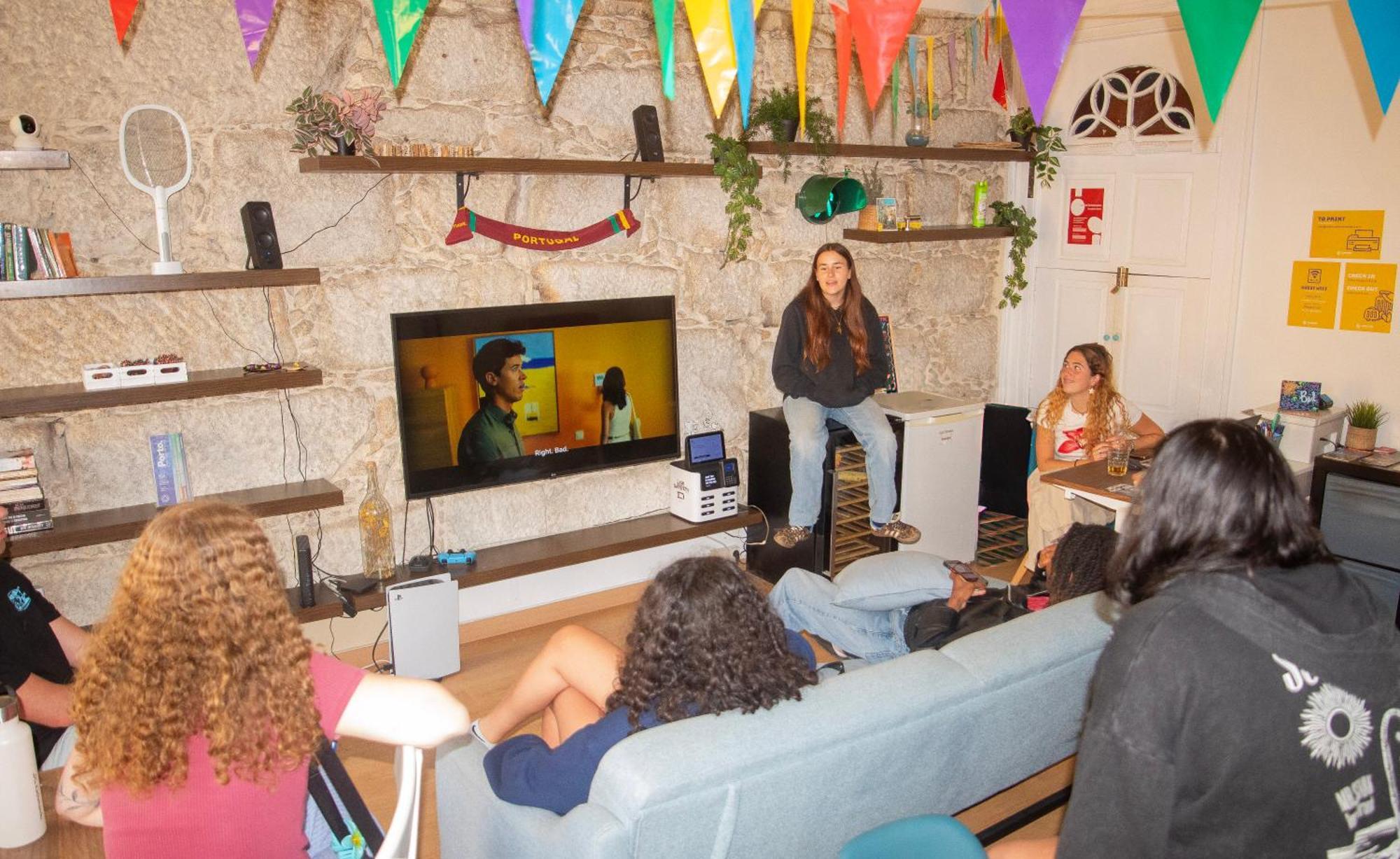 Cama num Dormitório Misto com 4 Camas