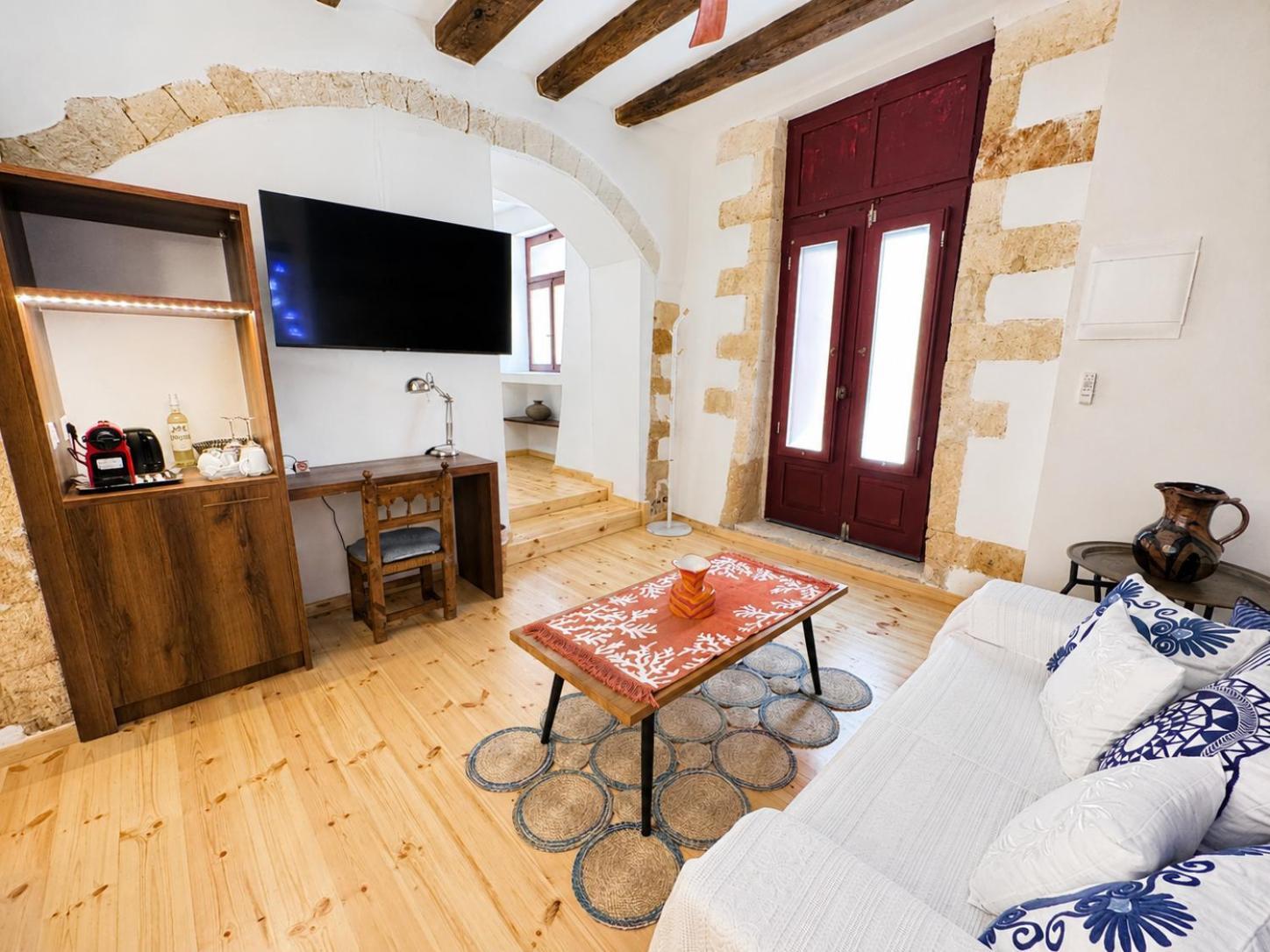 Deluxe Queen Suite