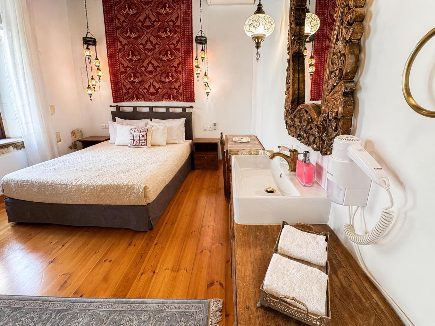 Deluxe Queen Studio