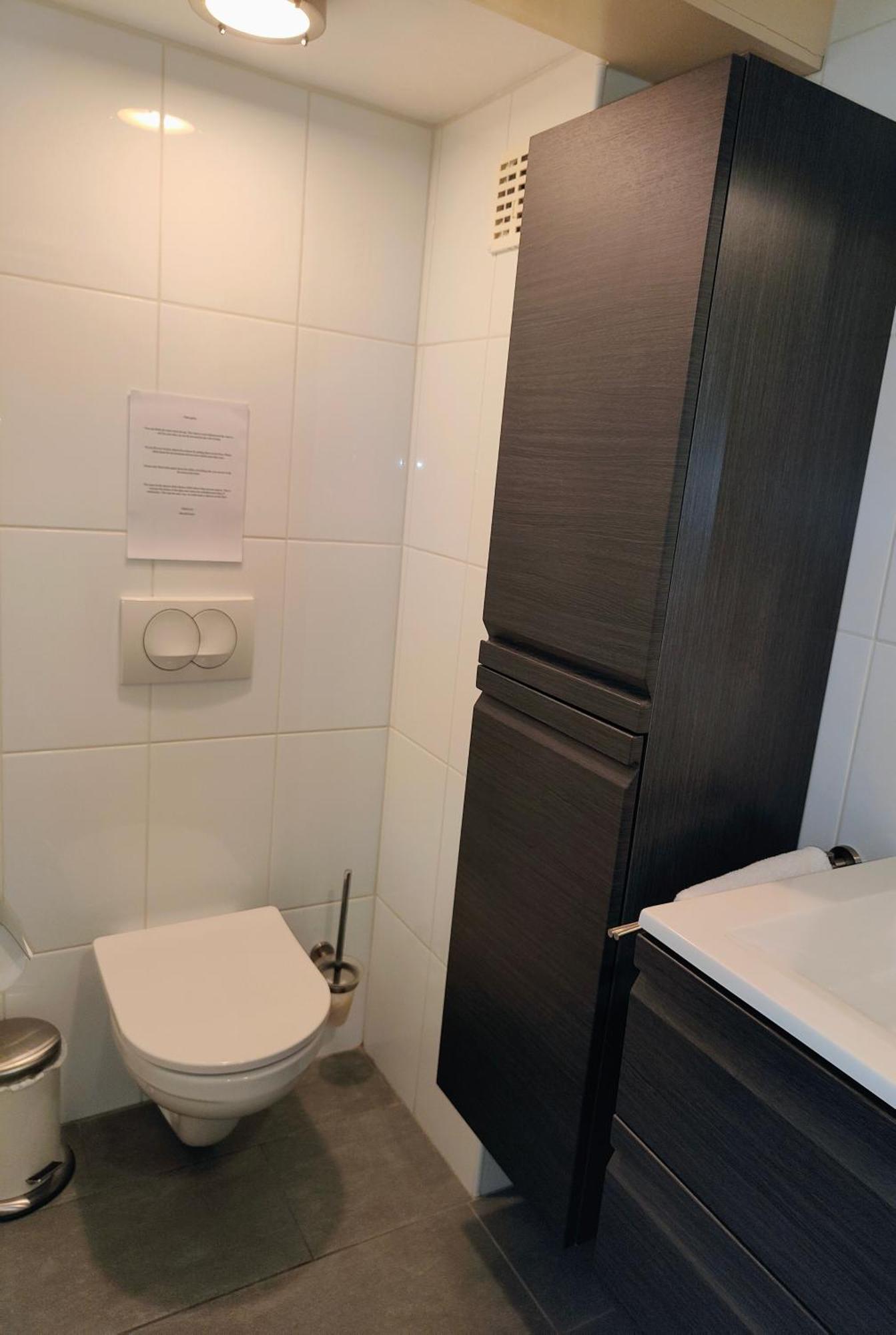 Deluxe Double Room Shower