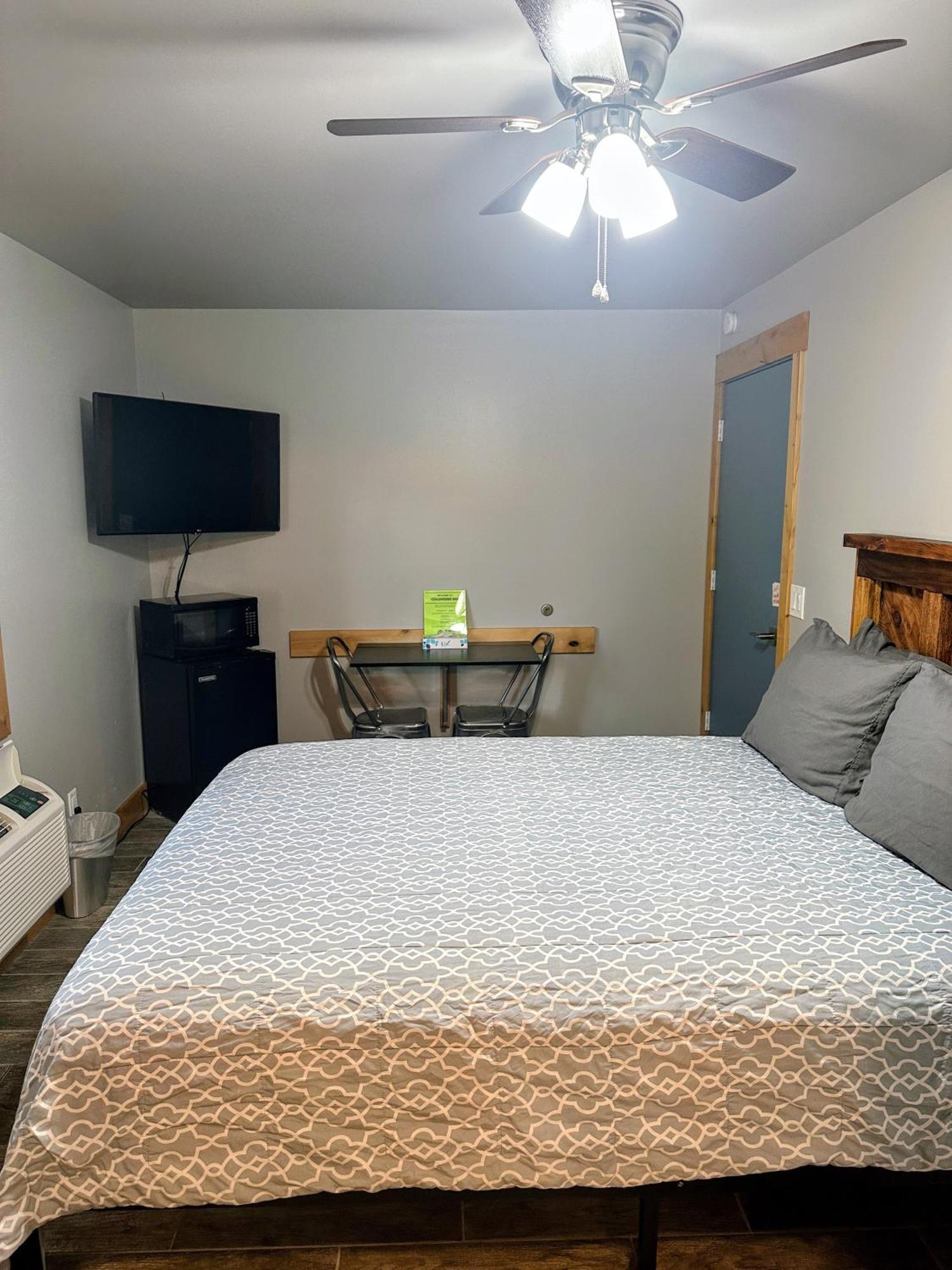 Economy Queen Room