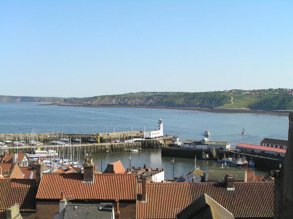 Double Room with Four Poster Bed and Sea View (2)