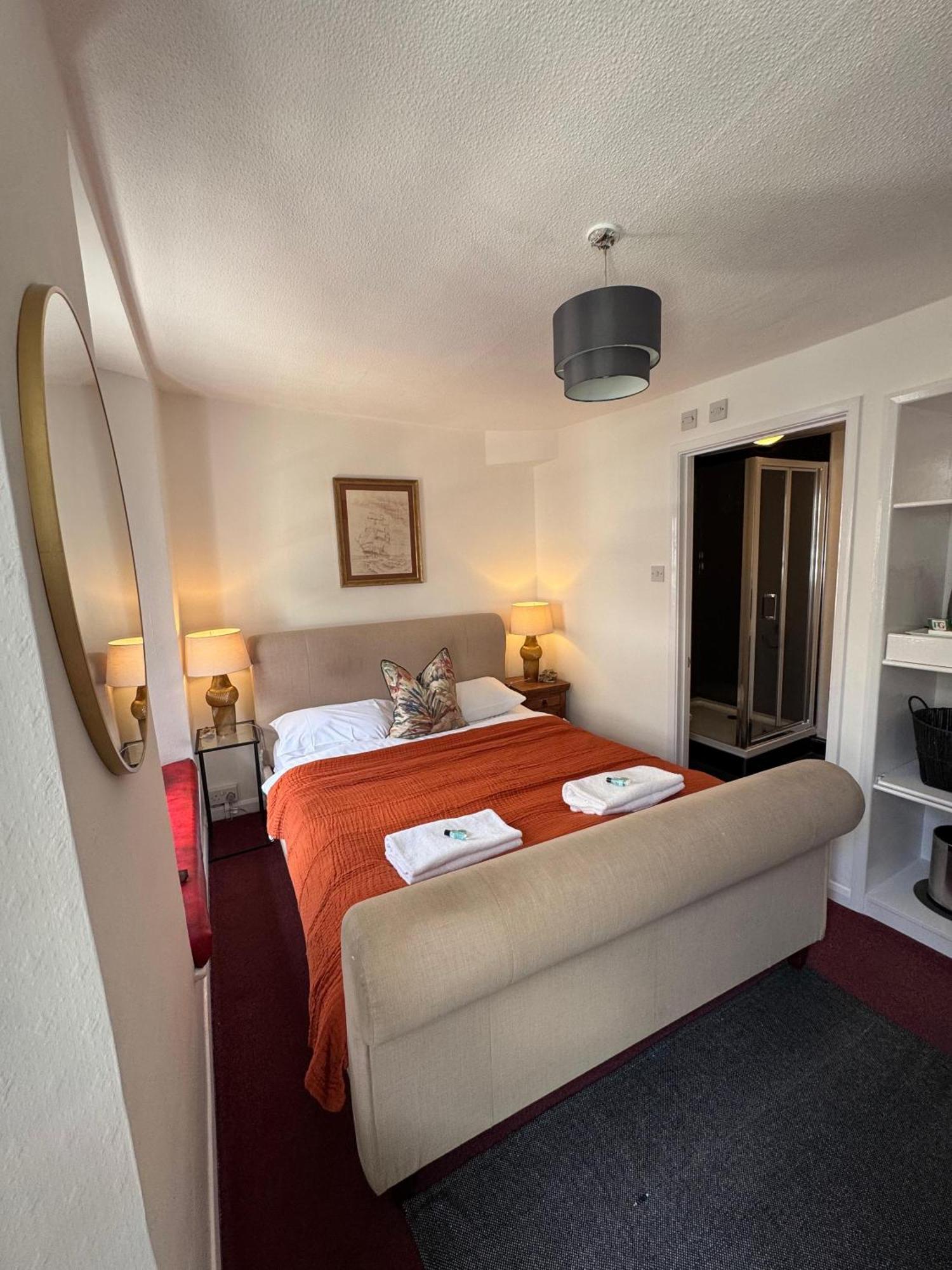Double Room Private Bathroom