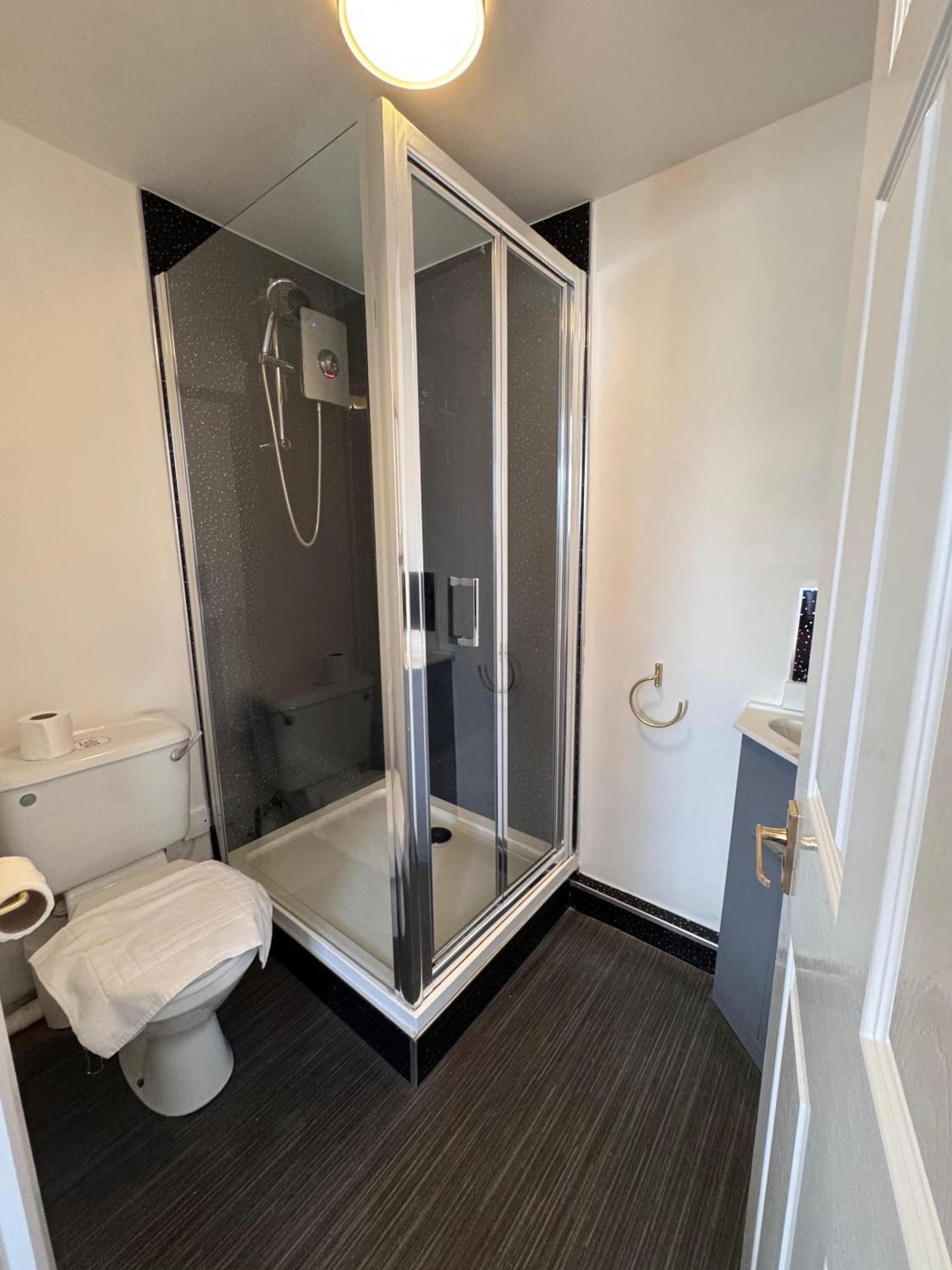 Double Room Private Bathroom