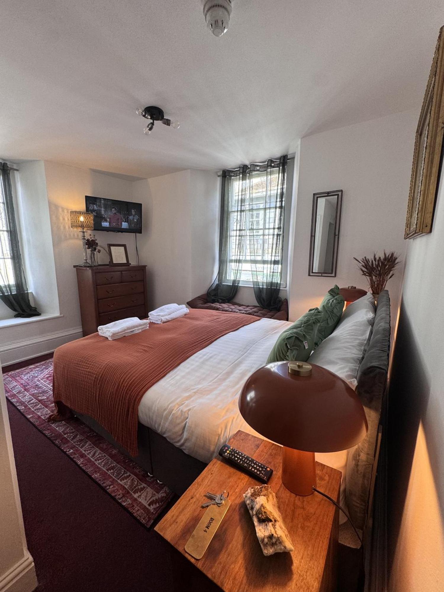 Double Room Private Bathroom