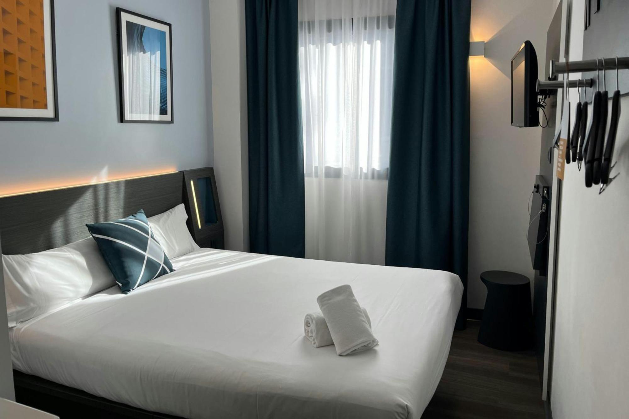 Standard Double Room One Queen Bed