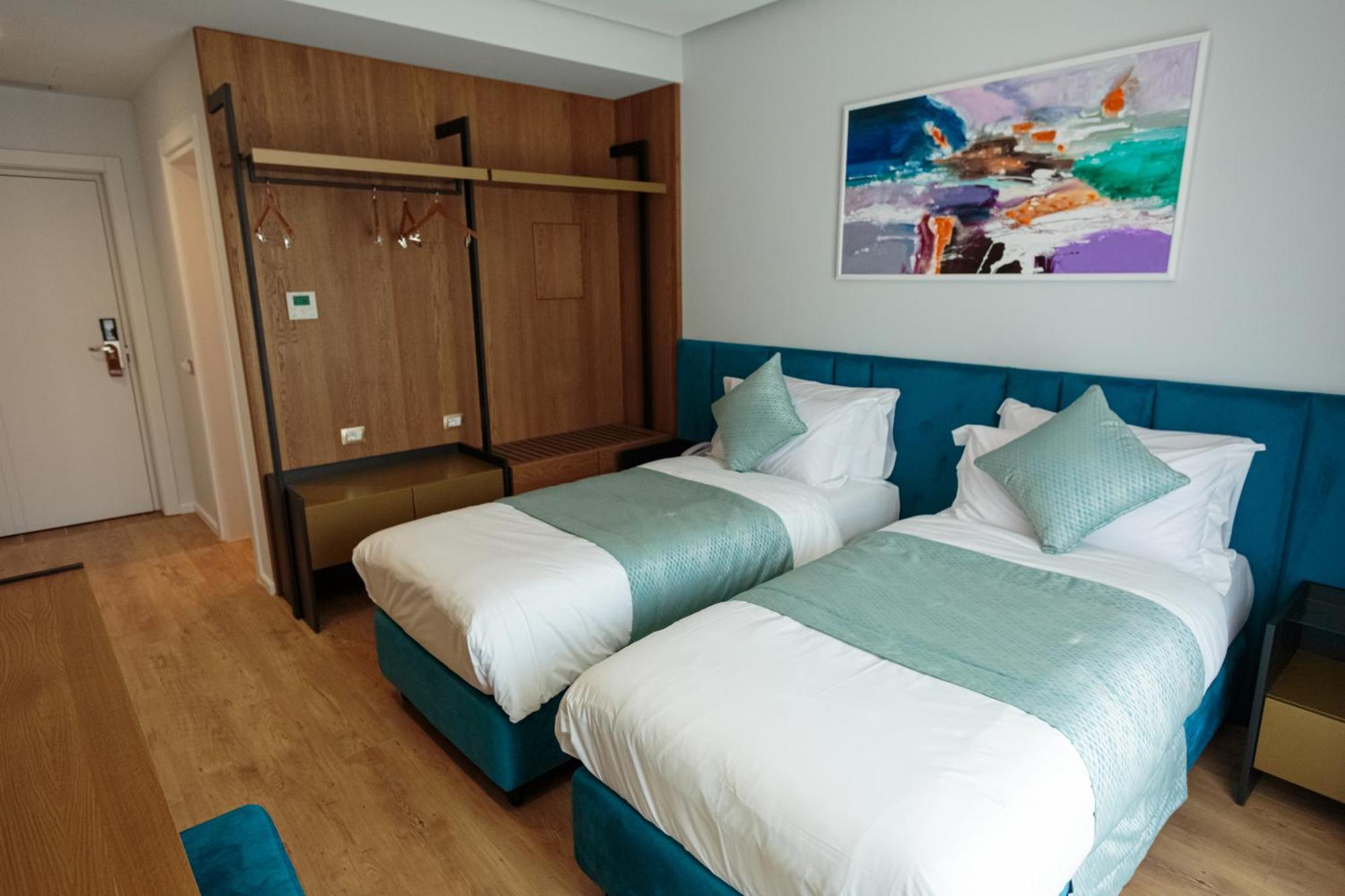 Double or Twin Room Mountain View