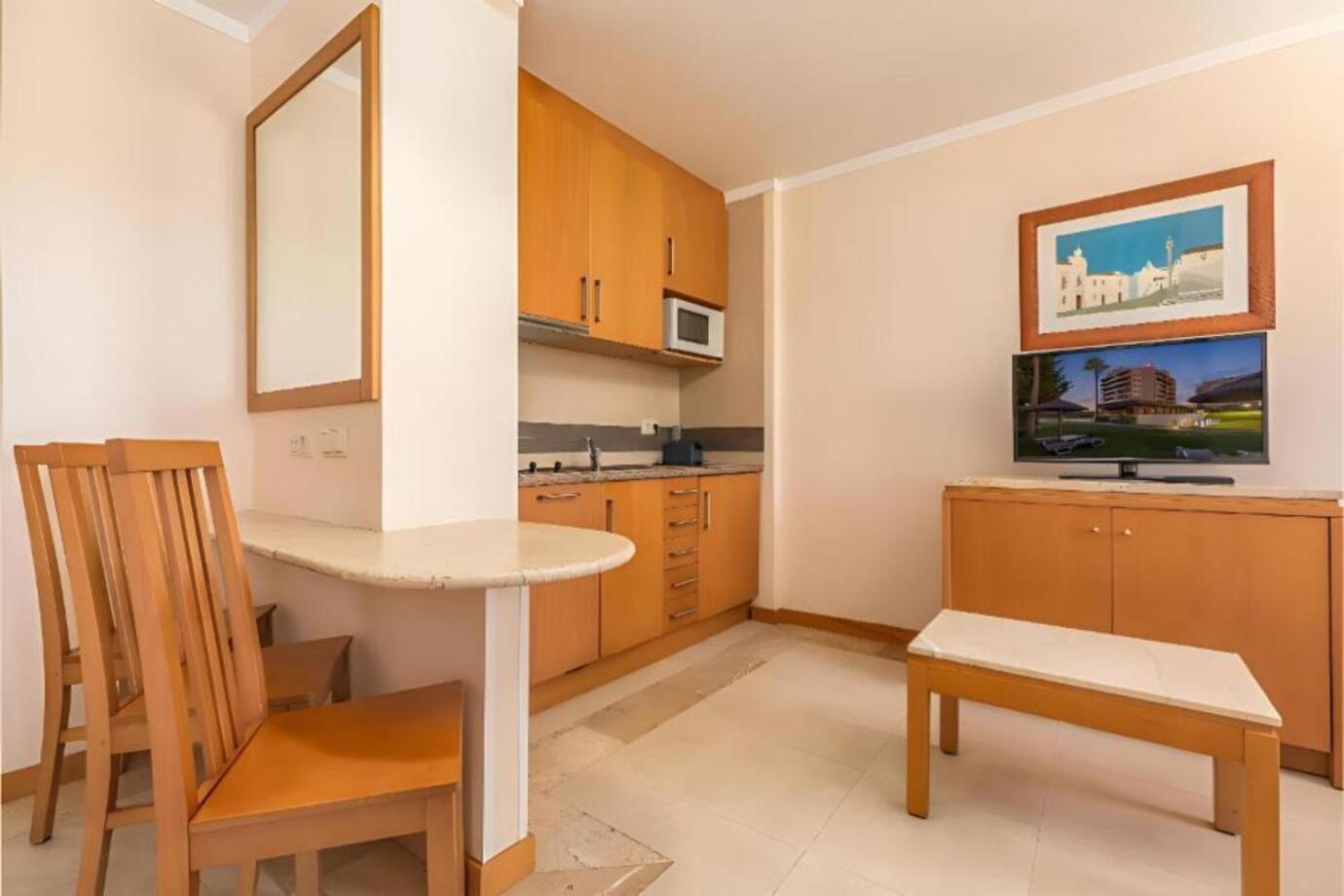 Habitación Doble con vistas parciales al mar