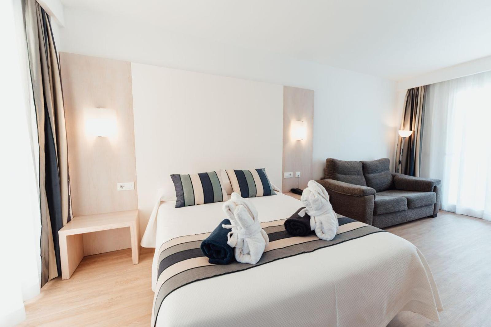 Deluxe Double Room Pool View