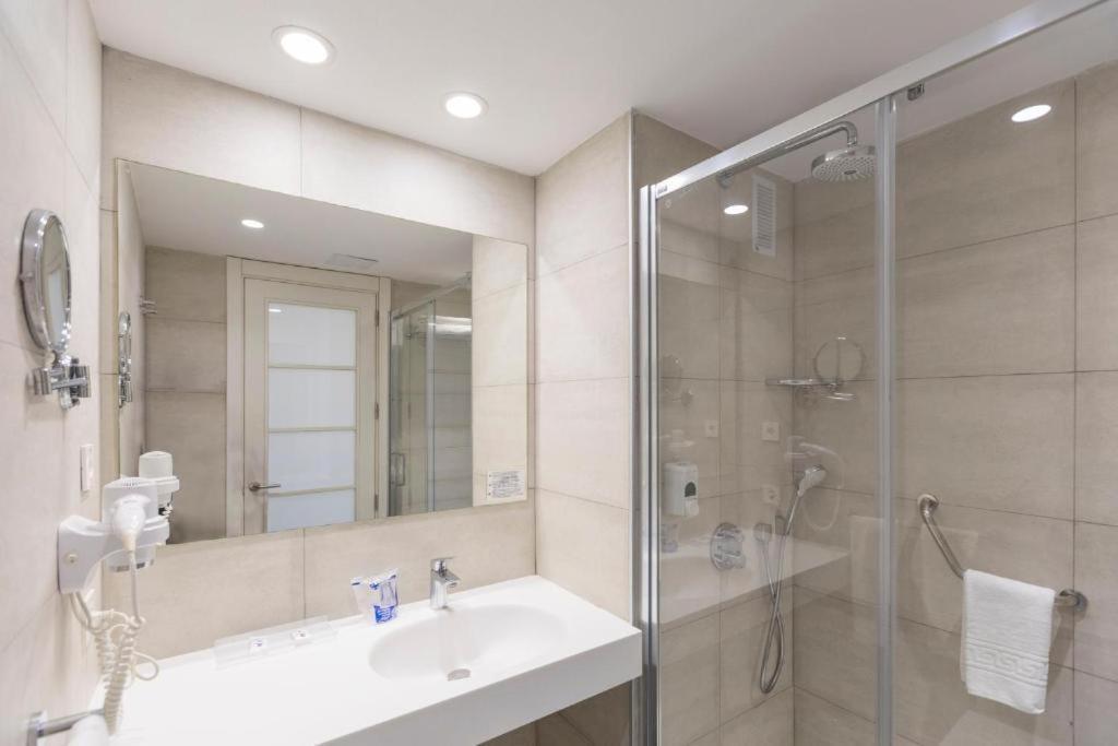 Superior One-Bedroom Apartment