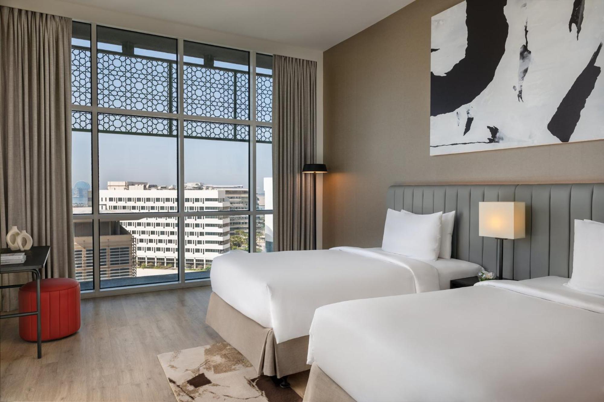 Deluxe Twin Room Plaza View Theme Park Access