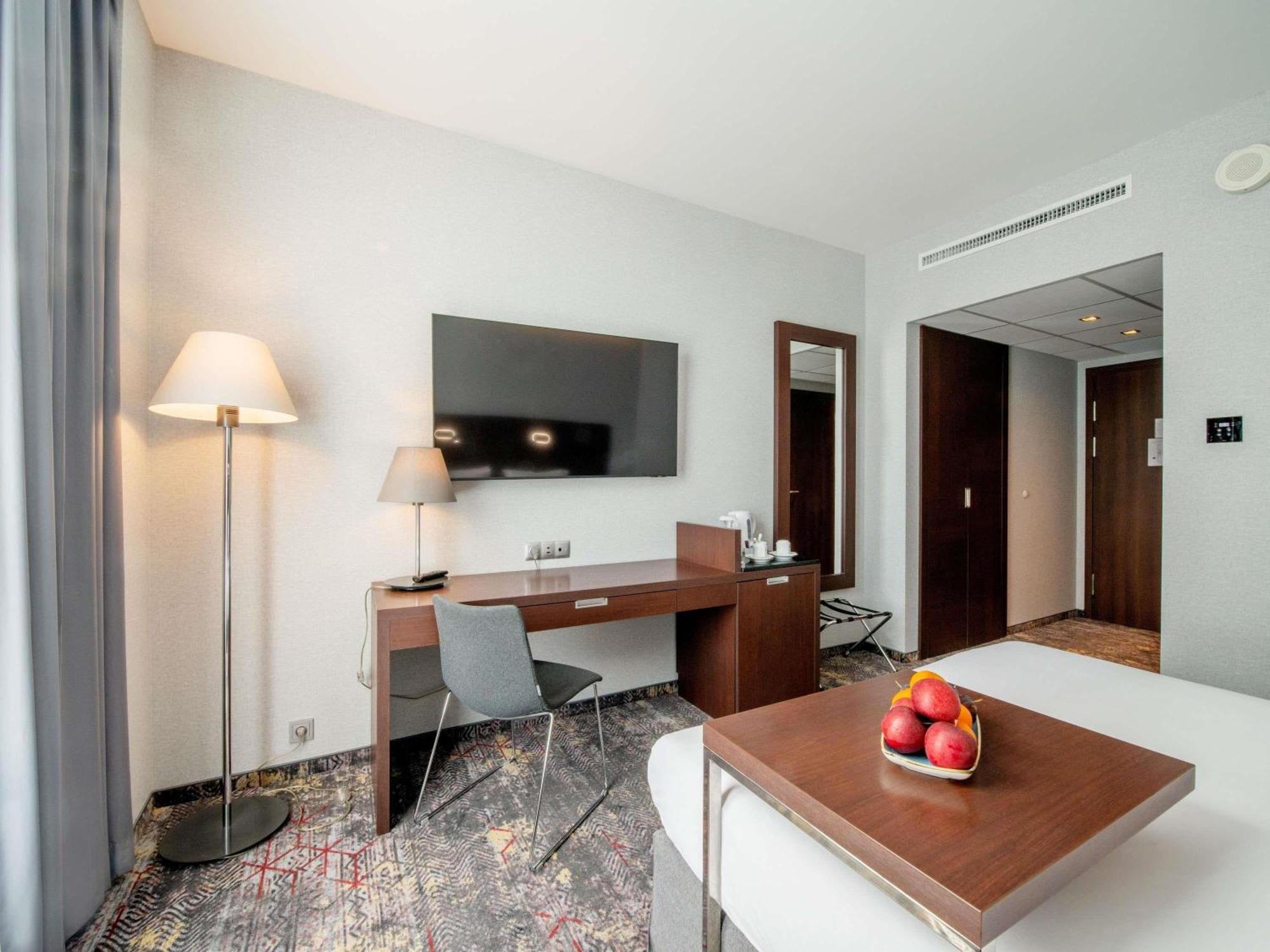 Double Room Queen Bed