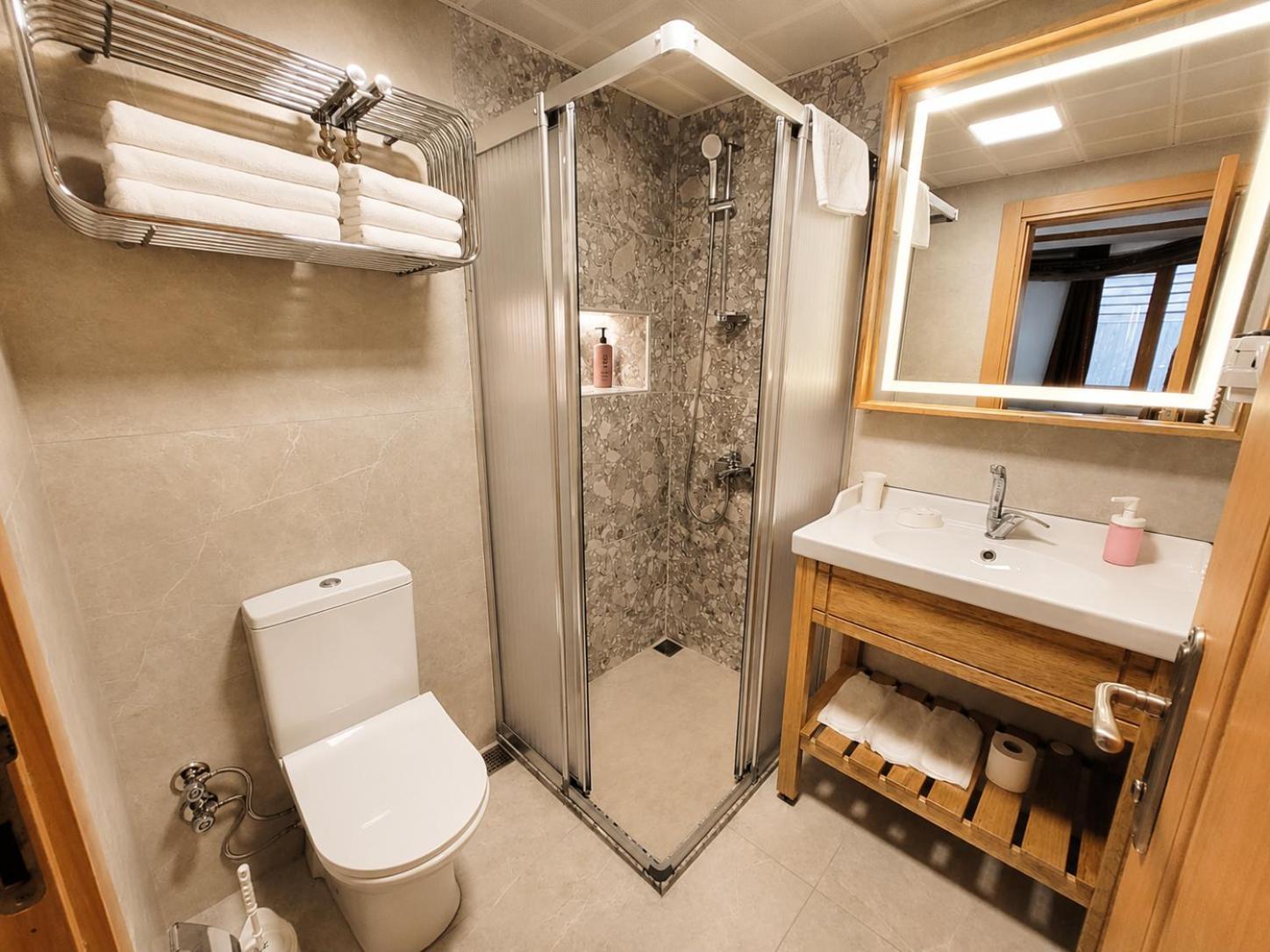 Standard Double or Twin Room,1771751776:JPEG