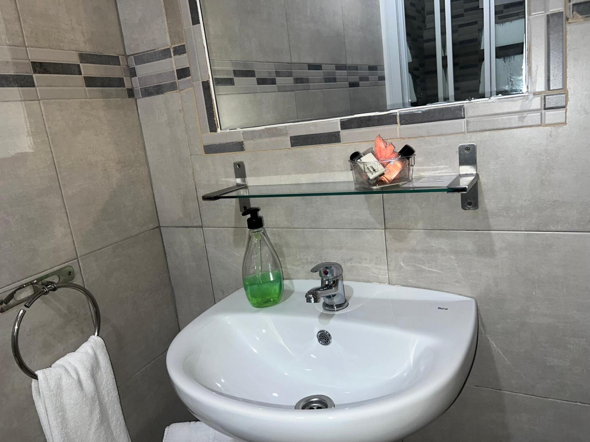 Twin Room Private Bathroom