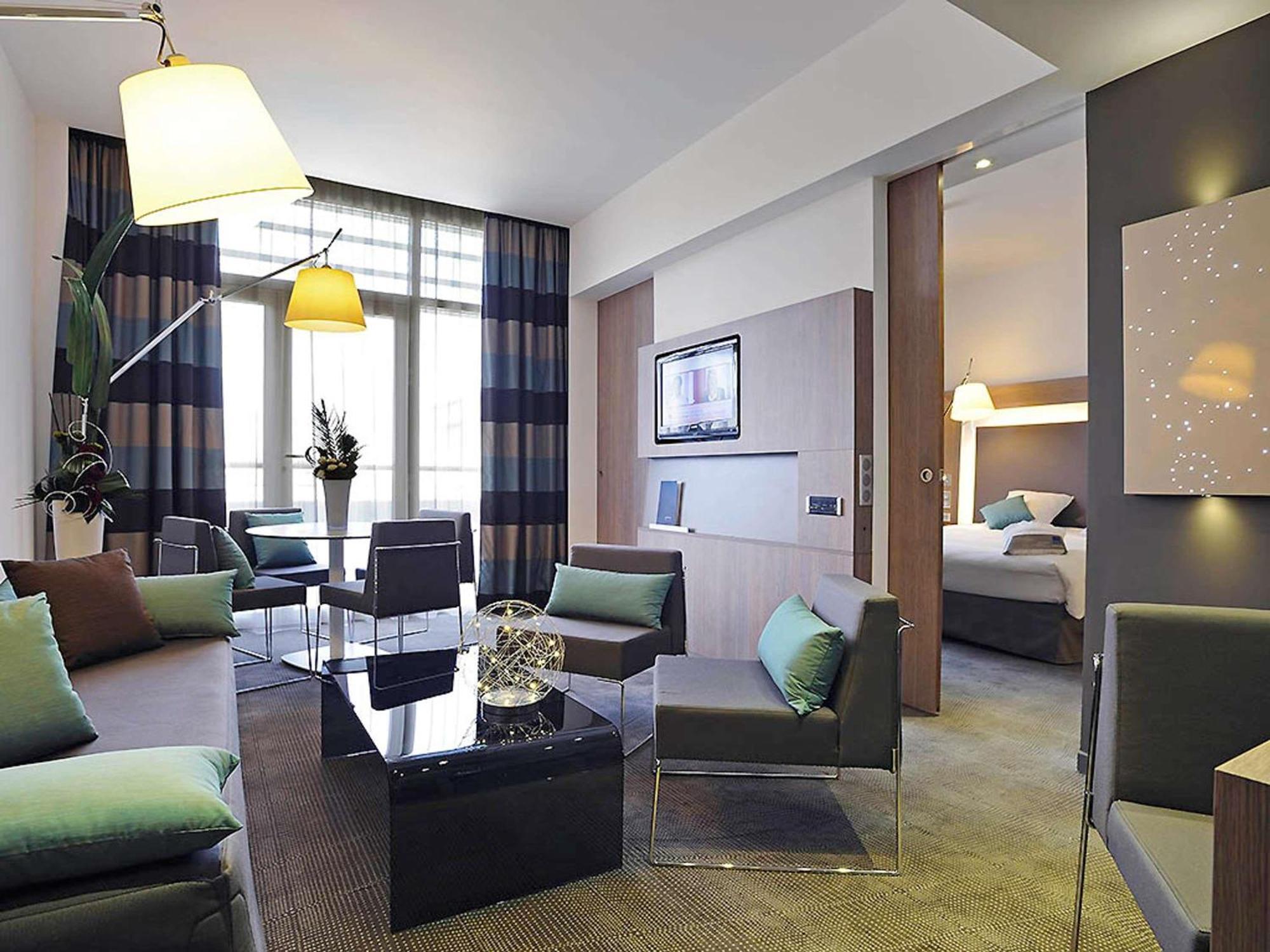 Executive Suite One Double Bed Two Single Beds