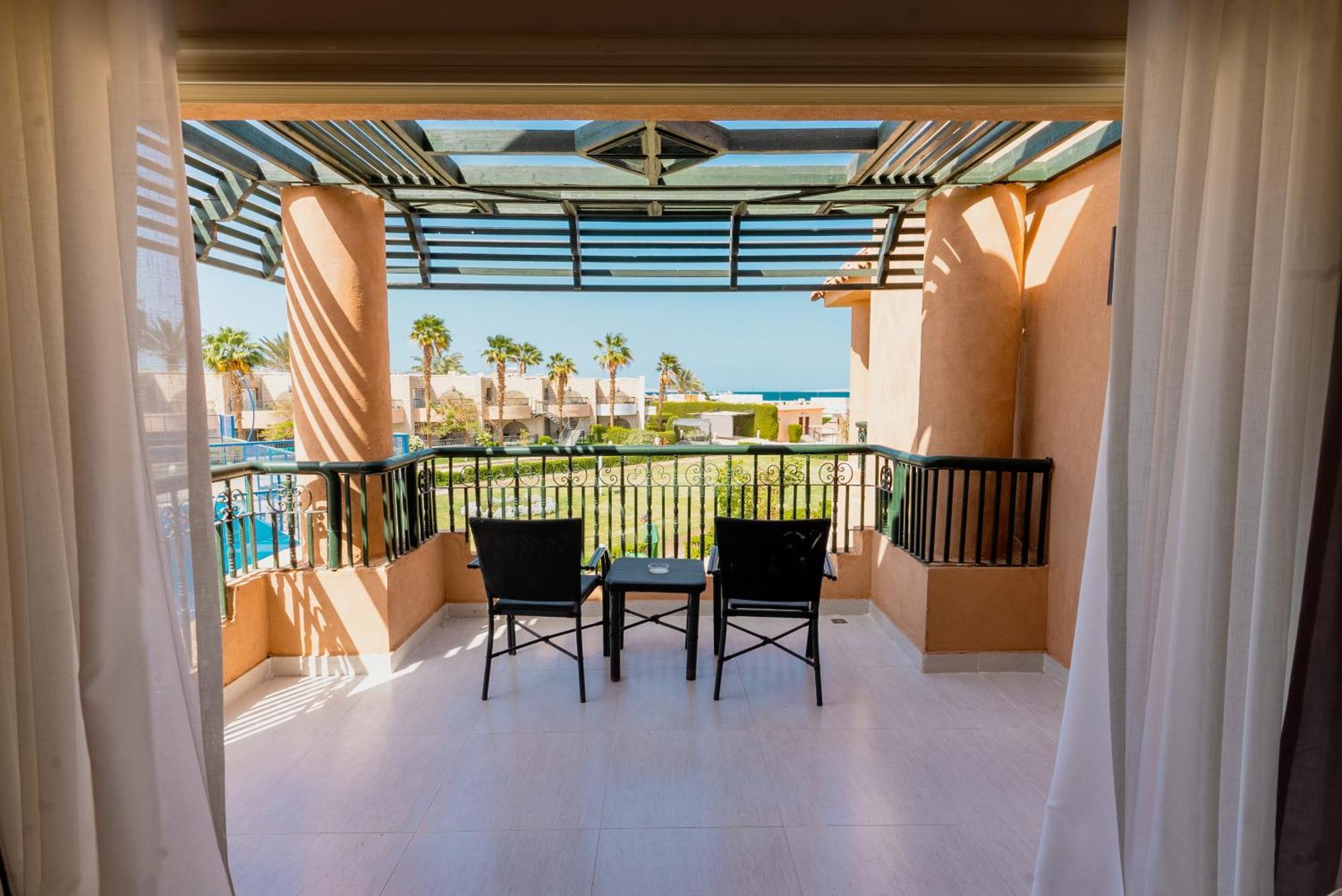 Deluxe Double or Twin Room Garden View