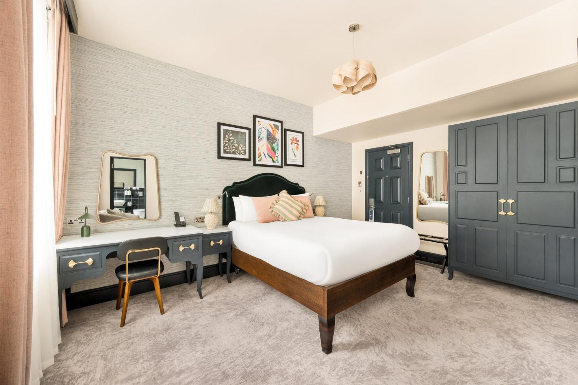 Premium Queen Room