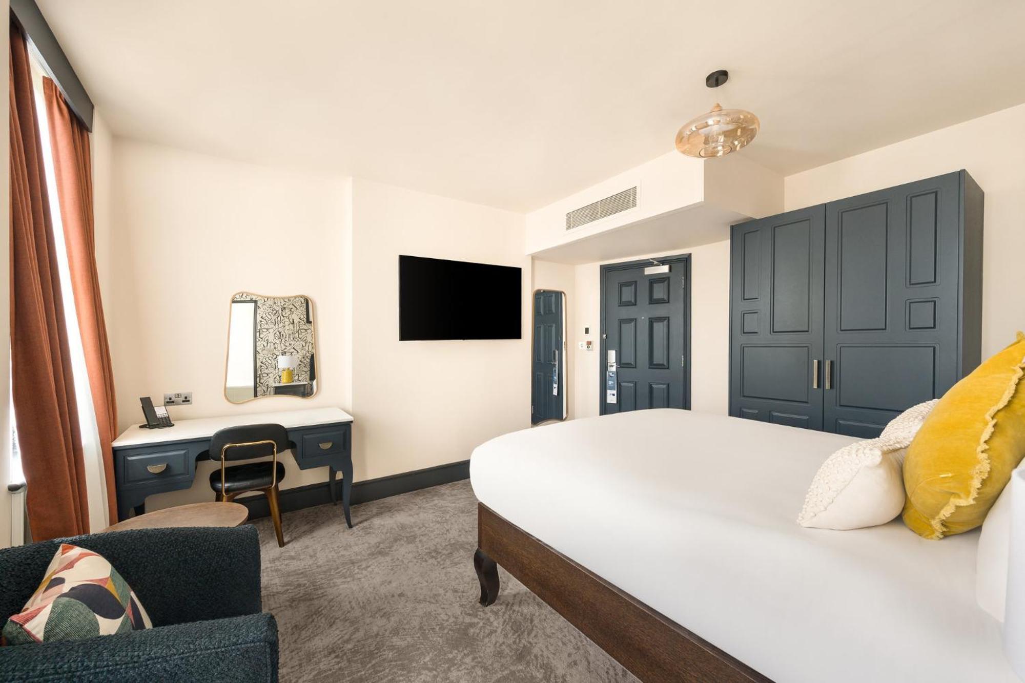 Standard Queen Room