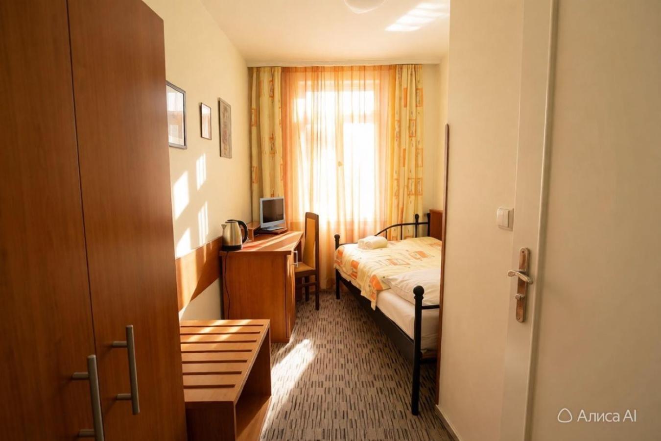Single Room,1770587941:JPEG
