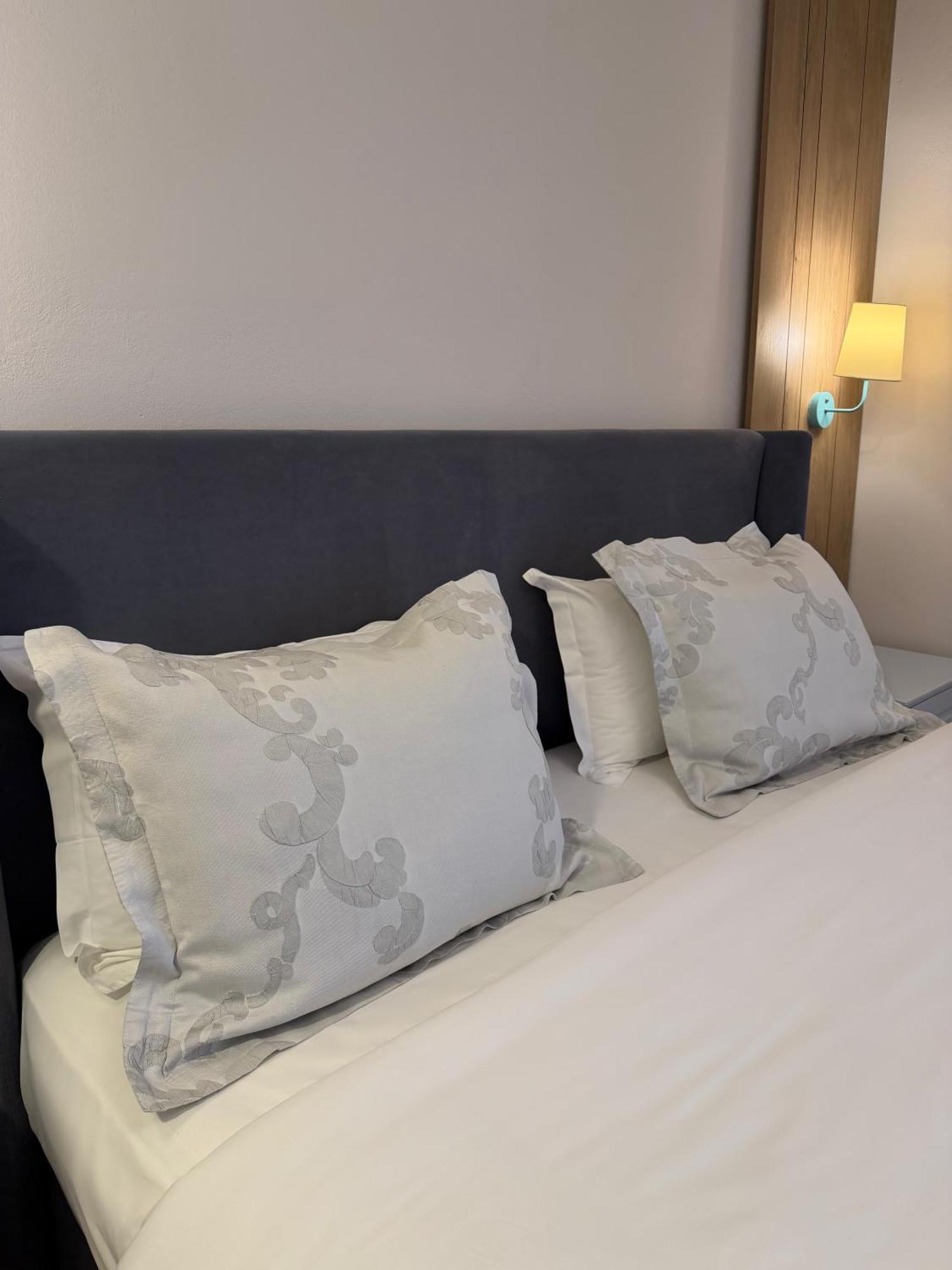 Deluxe Double Room Balcony Partial Sea View