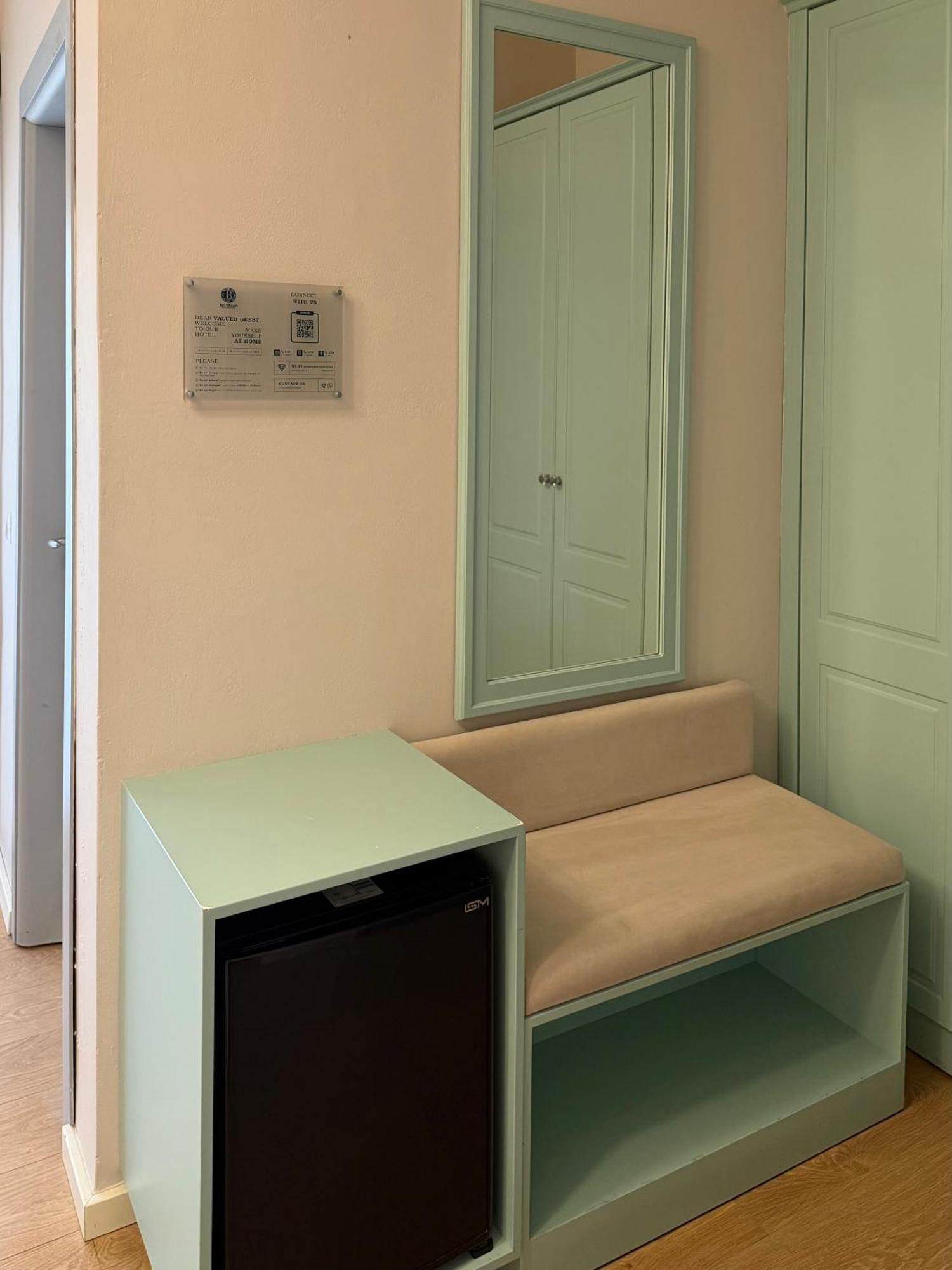 Deluxe Double Room Balcony Partial Sea View