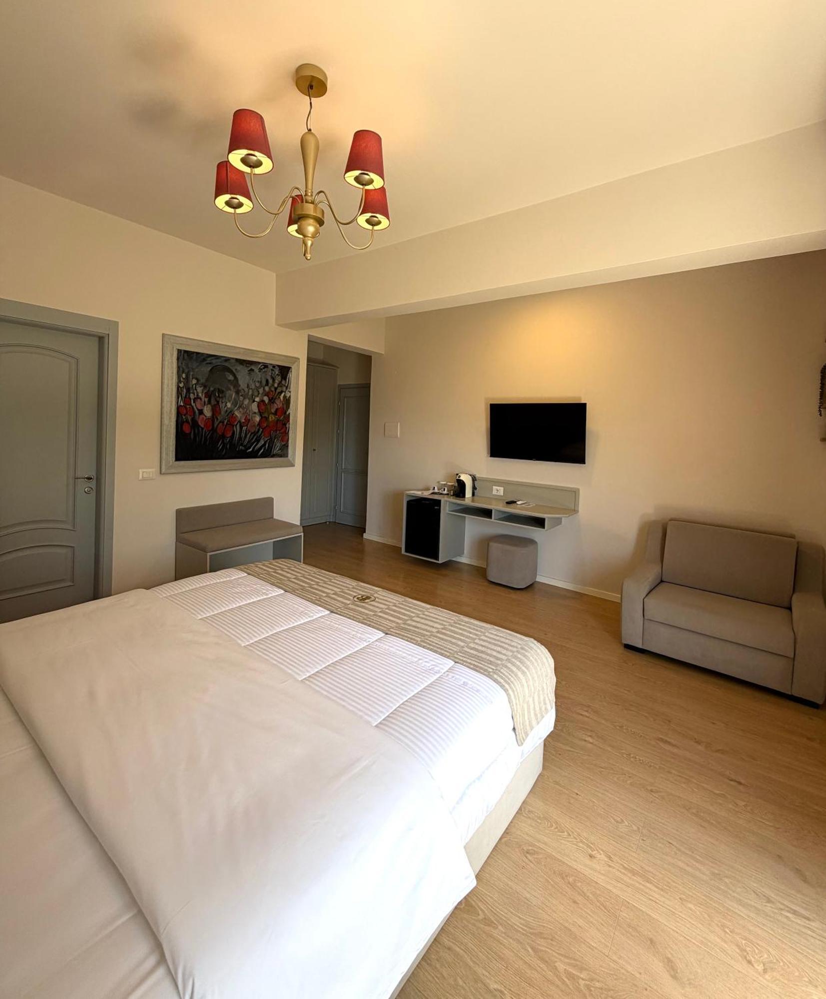 Deluxe Double Room Balcony Partial Sea View
