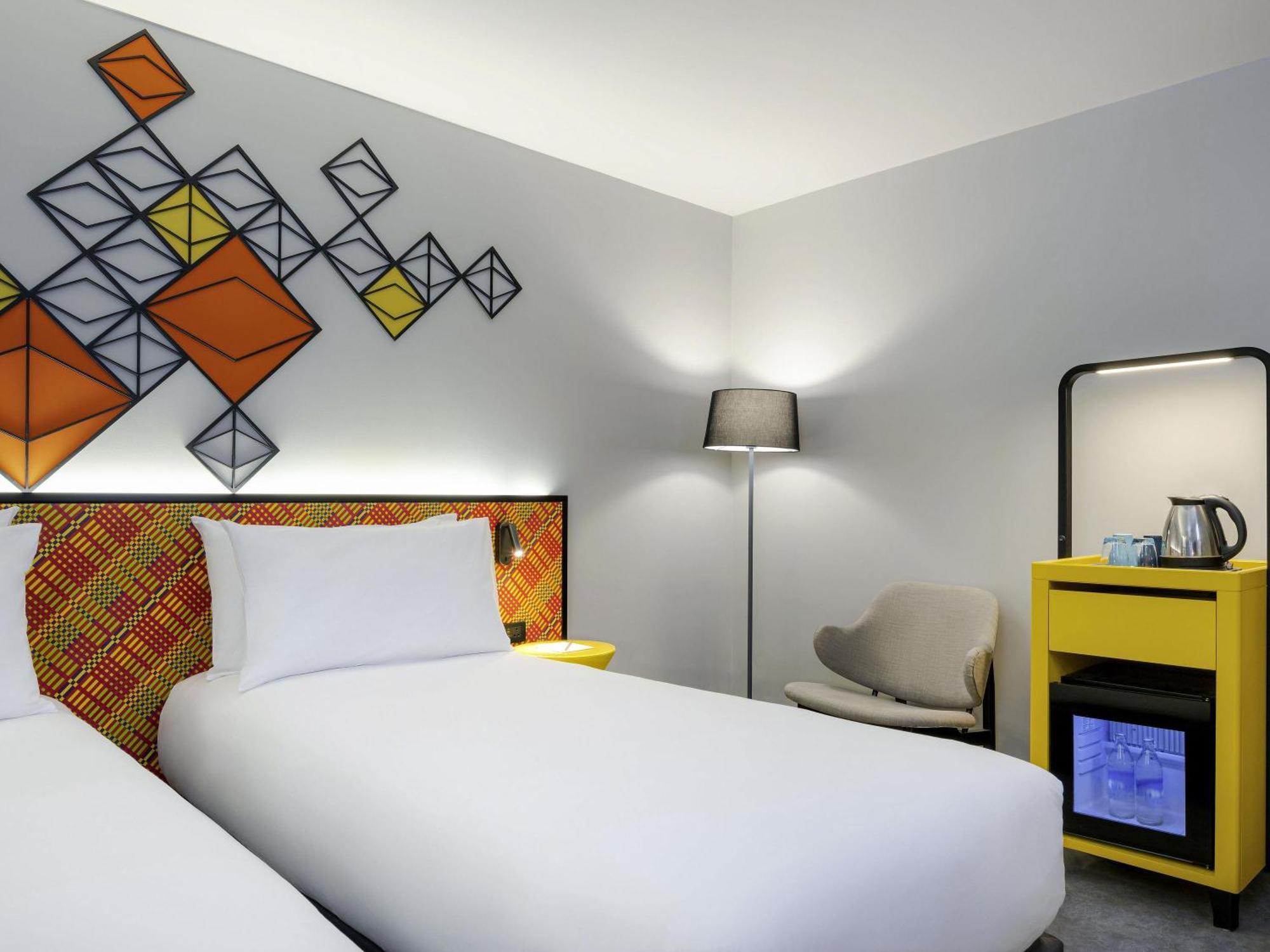 Superior Twin Room Atrium View