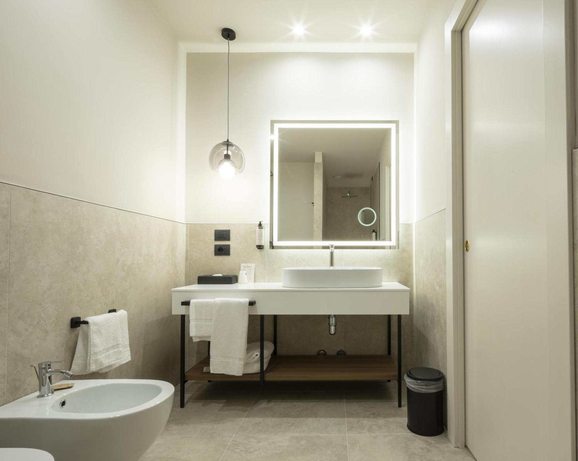 Superior Queen Room Balcony Lake View Spa Access