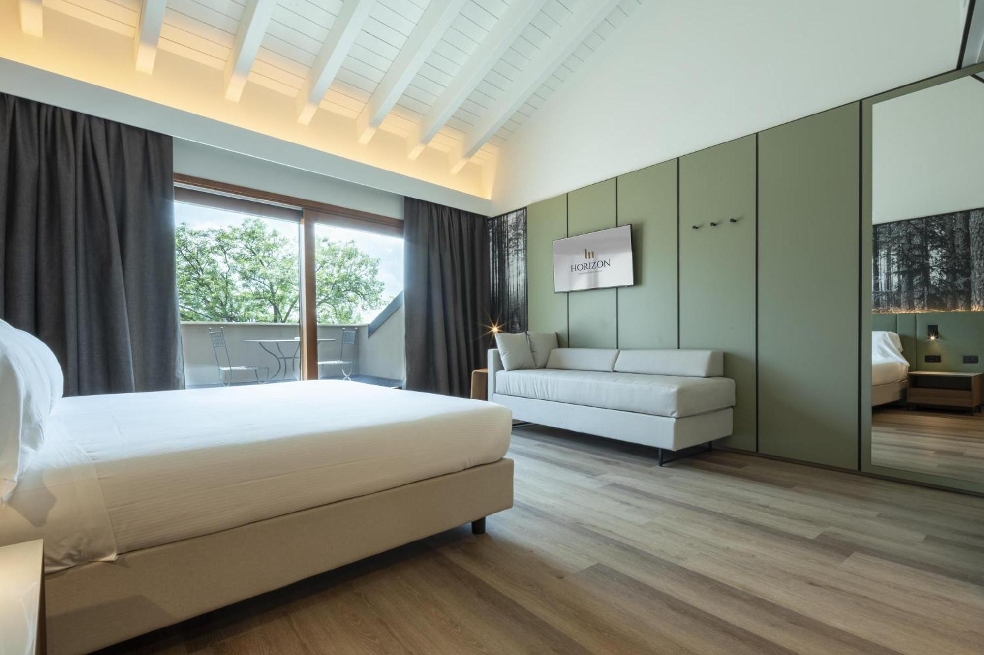 Superior Room One Queen Bed One Single Bed Balcony Lake View Spa Access