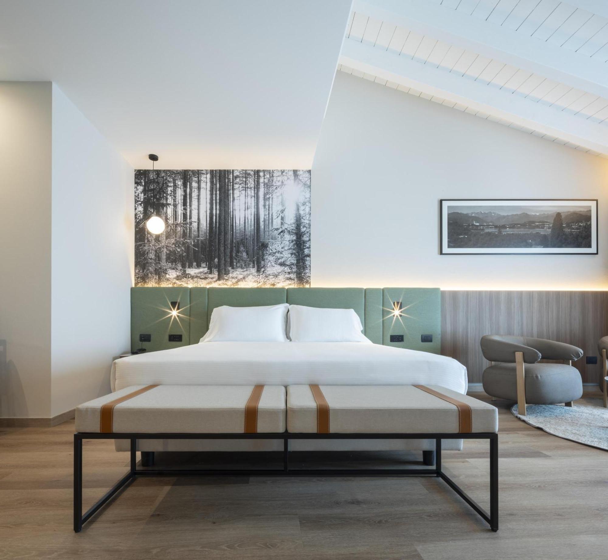 Junior Queen Suite Sofa Bed Balcony Spa Access