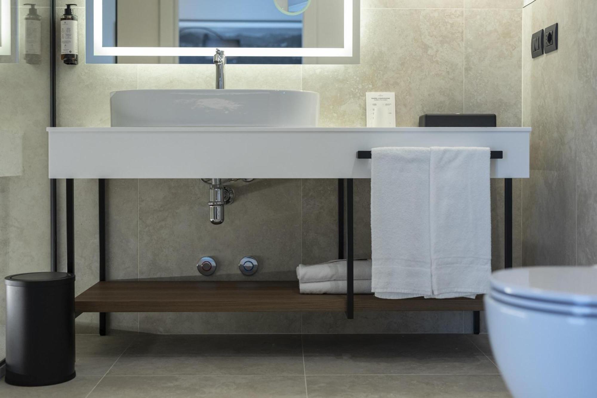Superior Queen Room Balcony Lake View Spa Access